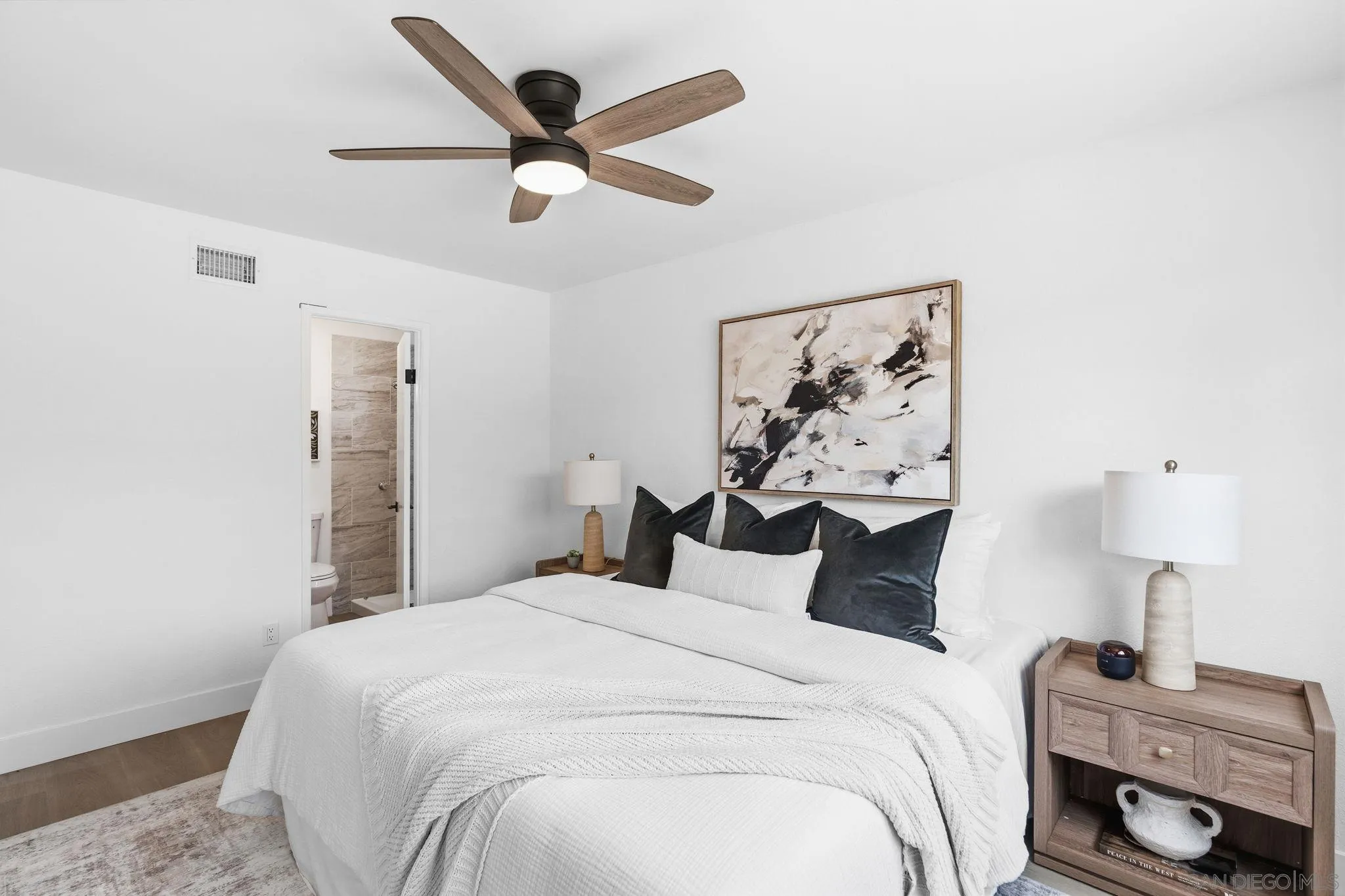 https://cdn.realtyfeed.com/cdn/127/260015558/67be264d7c52ae252eee0be93f3238a3.webp