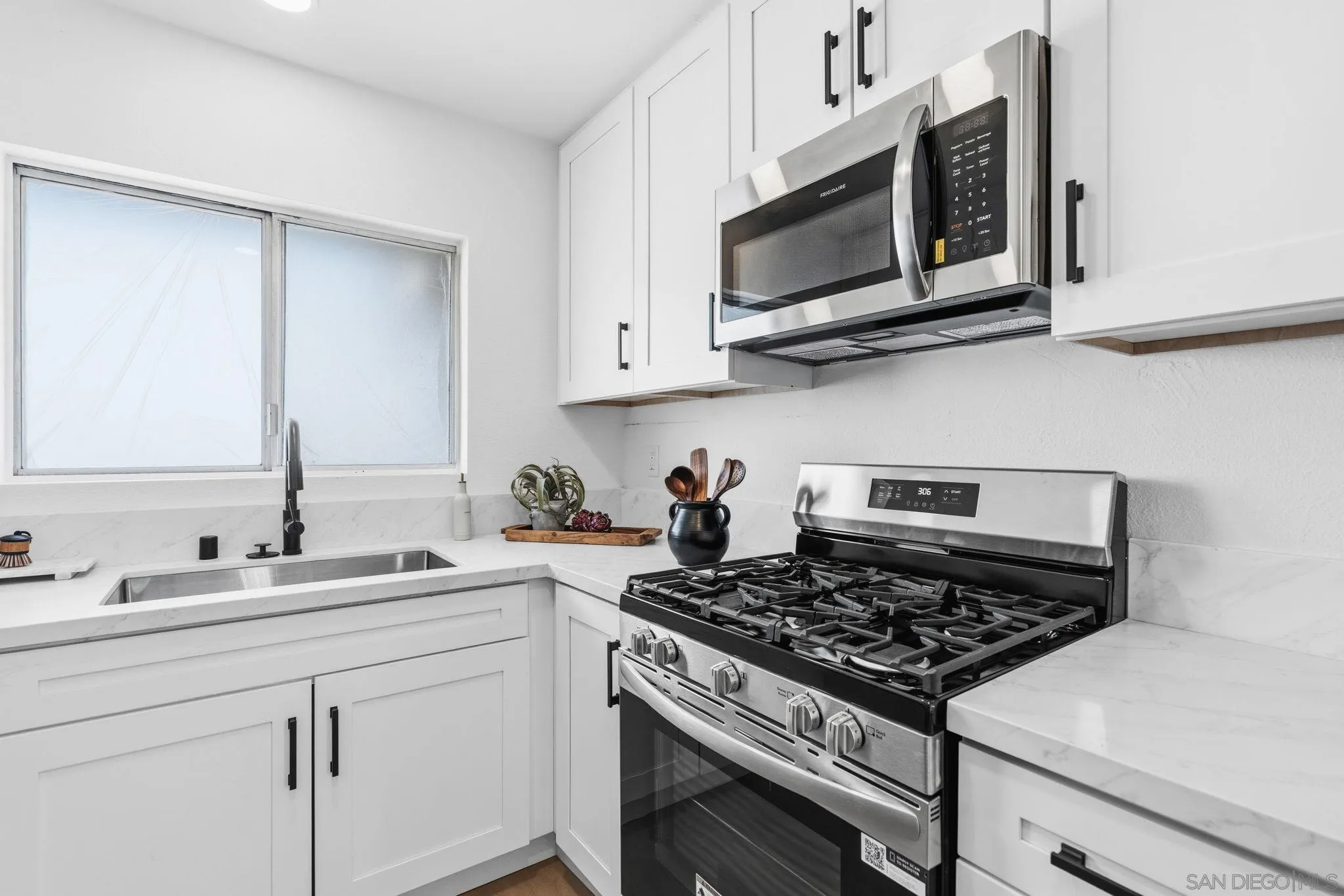 https://cdn.realtyfeed.com/cdn/127/260015558/ce3fe5bbf16a39c8e448acfd0919e3b0.webp