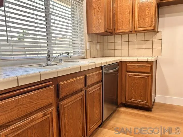 https://cdn.realtyfeed.com/cdn/127/260015563/56bb75ce2cccc495618a01620456d0d7.webp