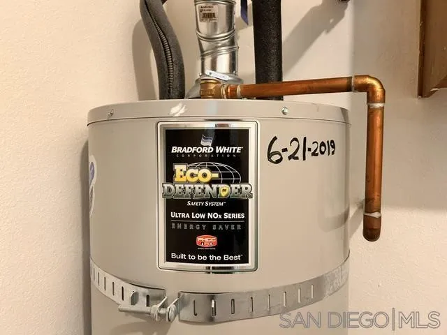 https://cdn.realtyfeed.com/cdn/127/260015563/c68e7fd50479f76afeedac726b1e987c.webp