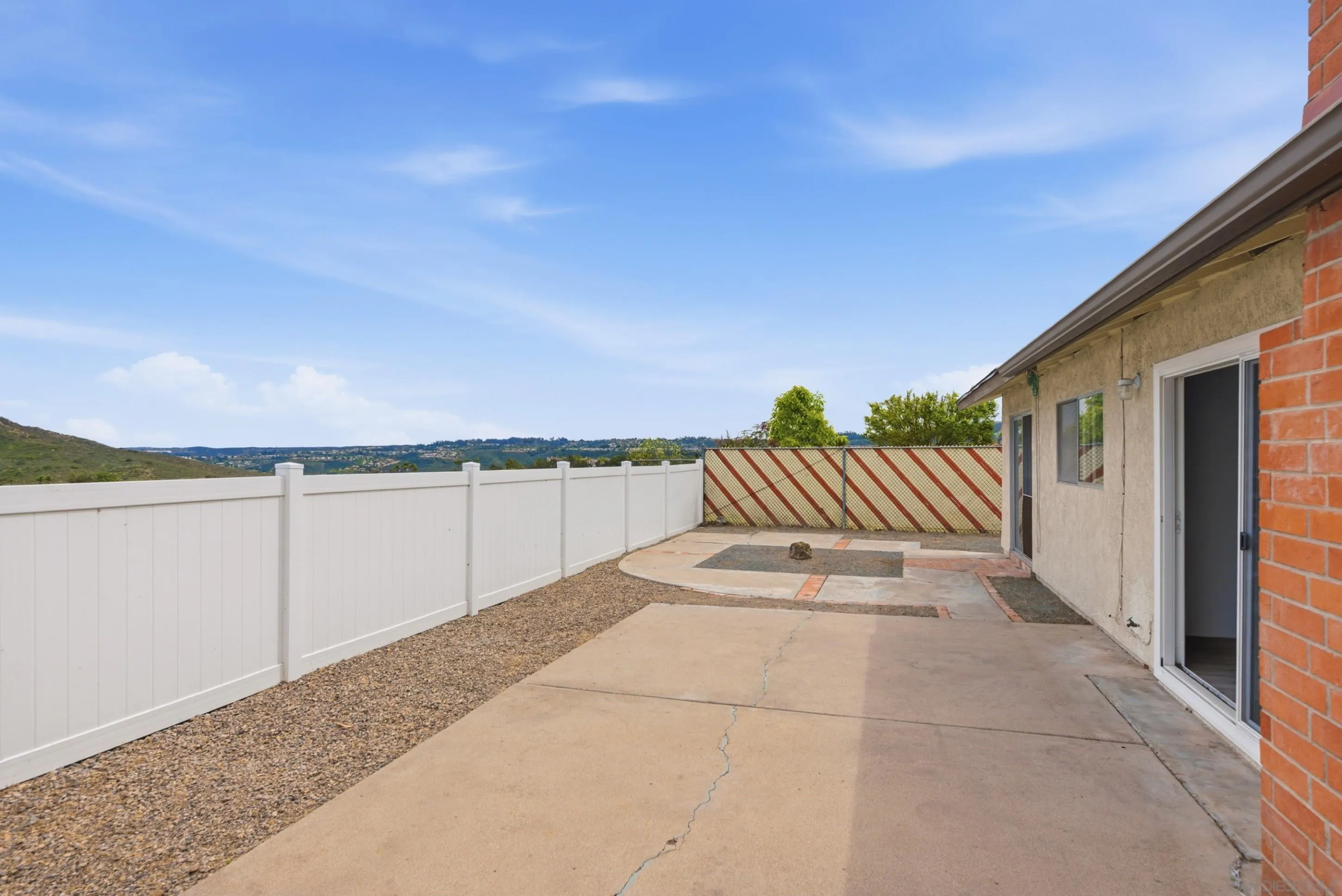 https://cdn.realtyfeed.com/cdn/127/260015567/1ed03807634f05e0d8899c792ecfd84c.webp