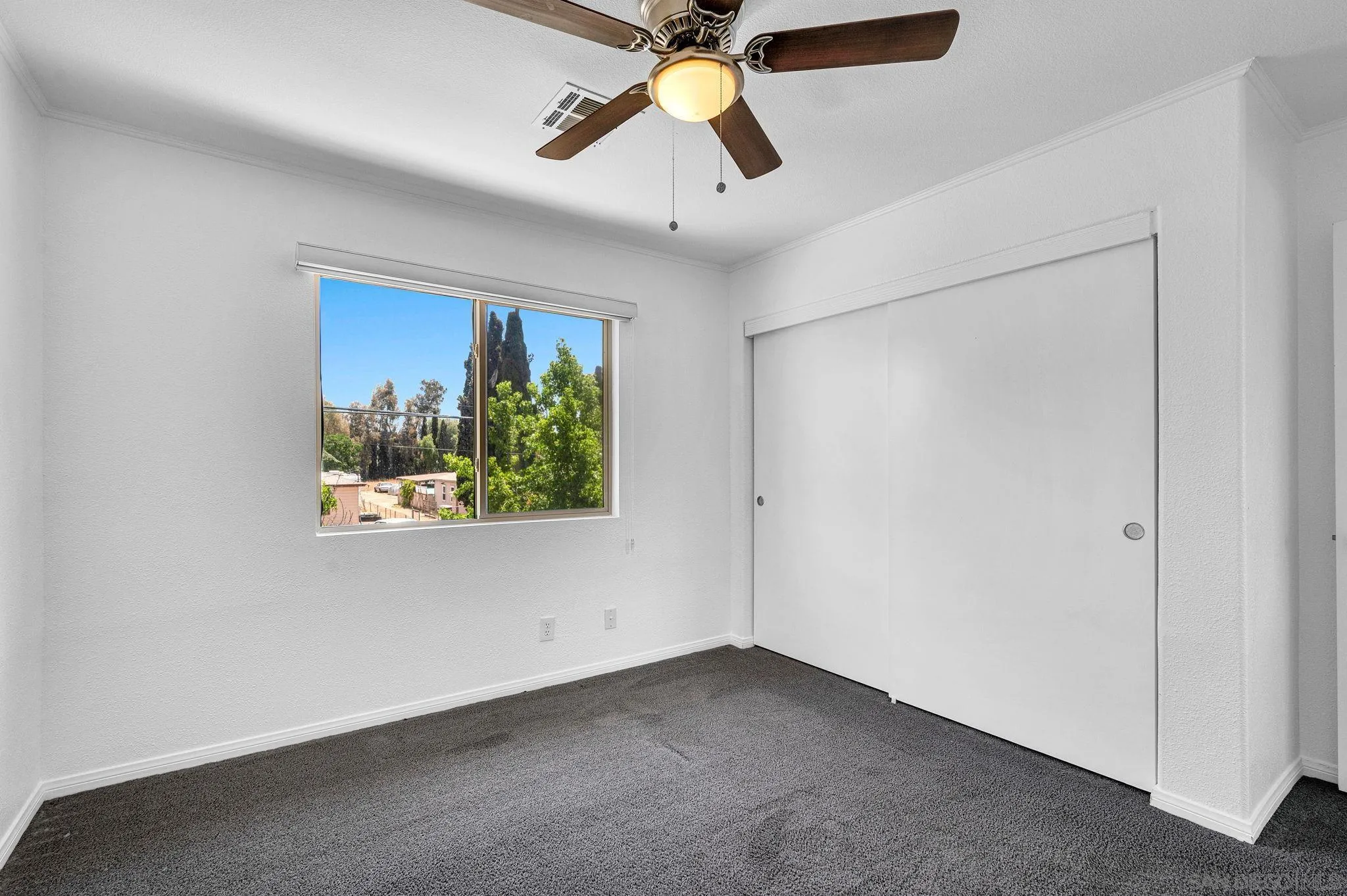 https://cdn.realtyfeed.com/cdn/127/260015568/561818bea5863caf49a2af52b0f825e4.webp