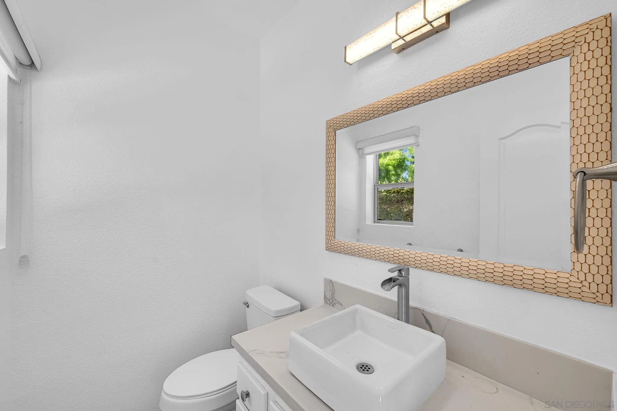 https://cdn.realtyfeed.com/cdn/127/260015568/9a5a7ec511b682edc23af212259f41df.webp