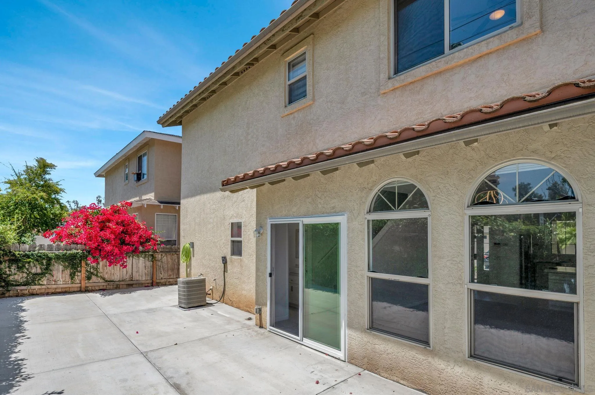 https://cdn.realtyfeed.com/cdn/127/260015568/a96ef2019205bc0b42fef119ea7a083d.webp