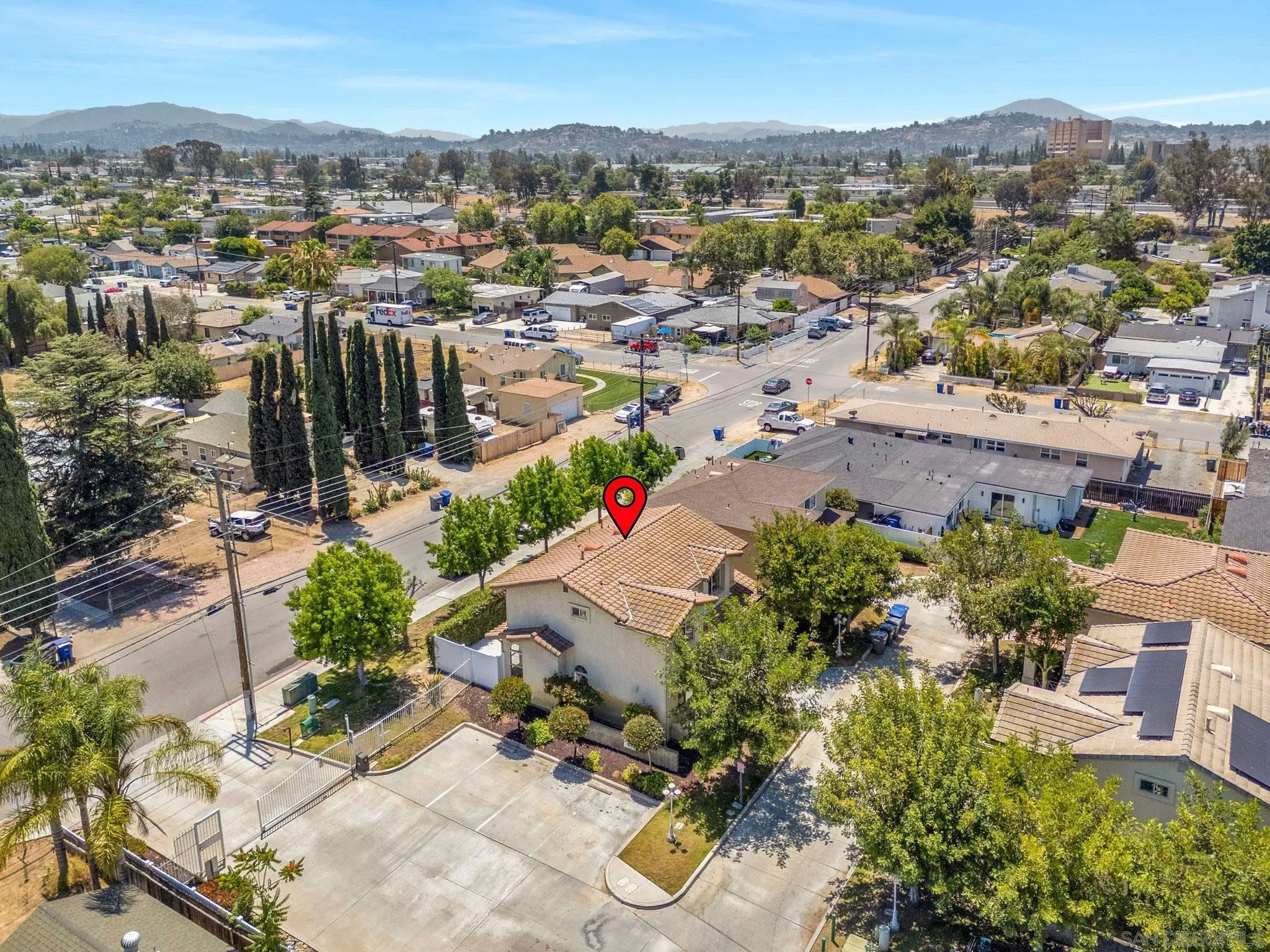 https://cdn.realtyfeed.com/cdn/127/260015568/aa97e96b1090015bf96b44728f0d7e88.webp