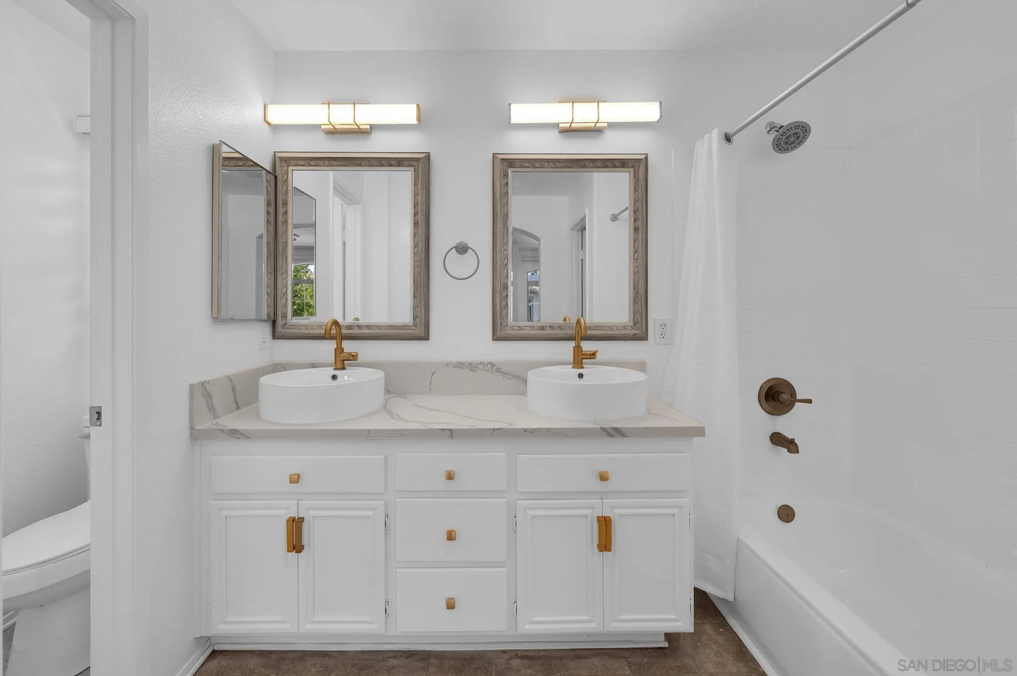 https://cdn.realtyfeed.com/cdn/127/260015568/b06aa102d87ff1c971560584a11d3dbd.webp