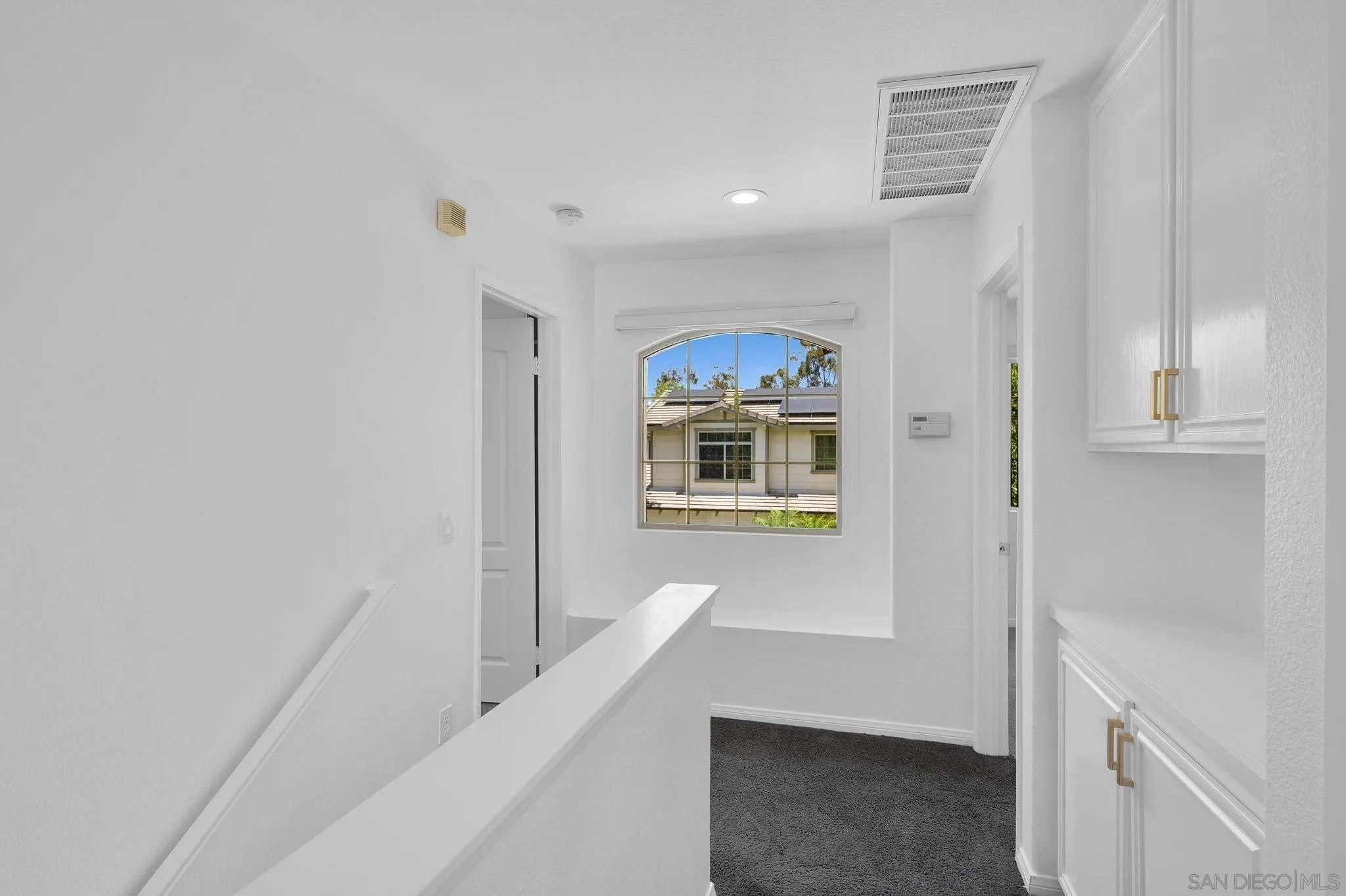 https://cdn.realtyfeed.com/cdn/127/260015568/c3cc1411edf9e81ec8987d0bcc7cdf1c.webp