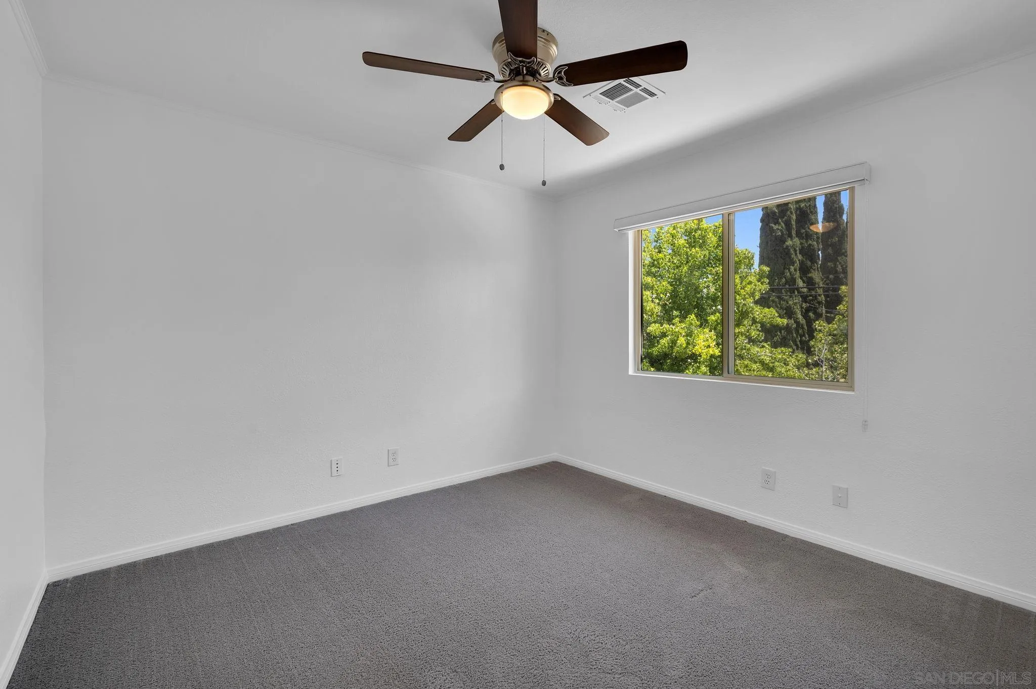 https://cdn.realtyfeed.com/cdn/127/260015568/e051e7e2220319c9190c19aaf1ae784e.webp