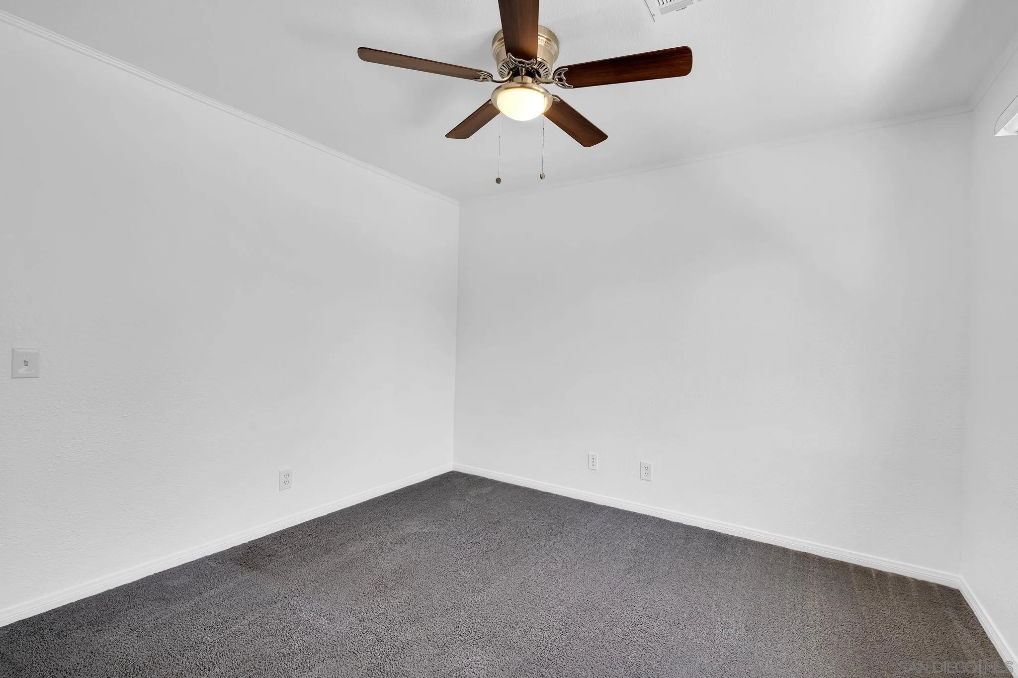 https://cdn.realtyfeed.com/cdn/127/260015568/e3a51a2c111fd106365a8c301a075748.webp
