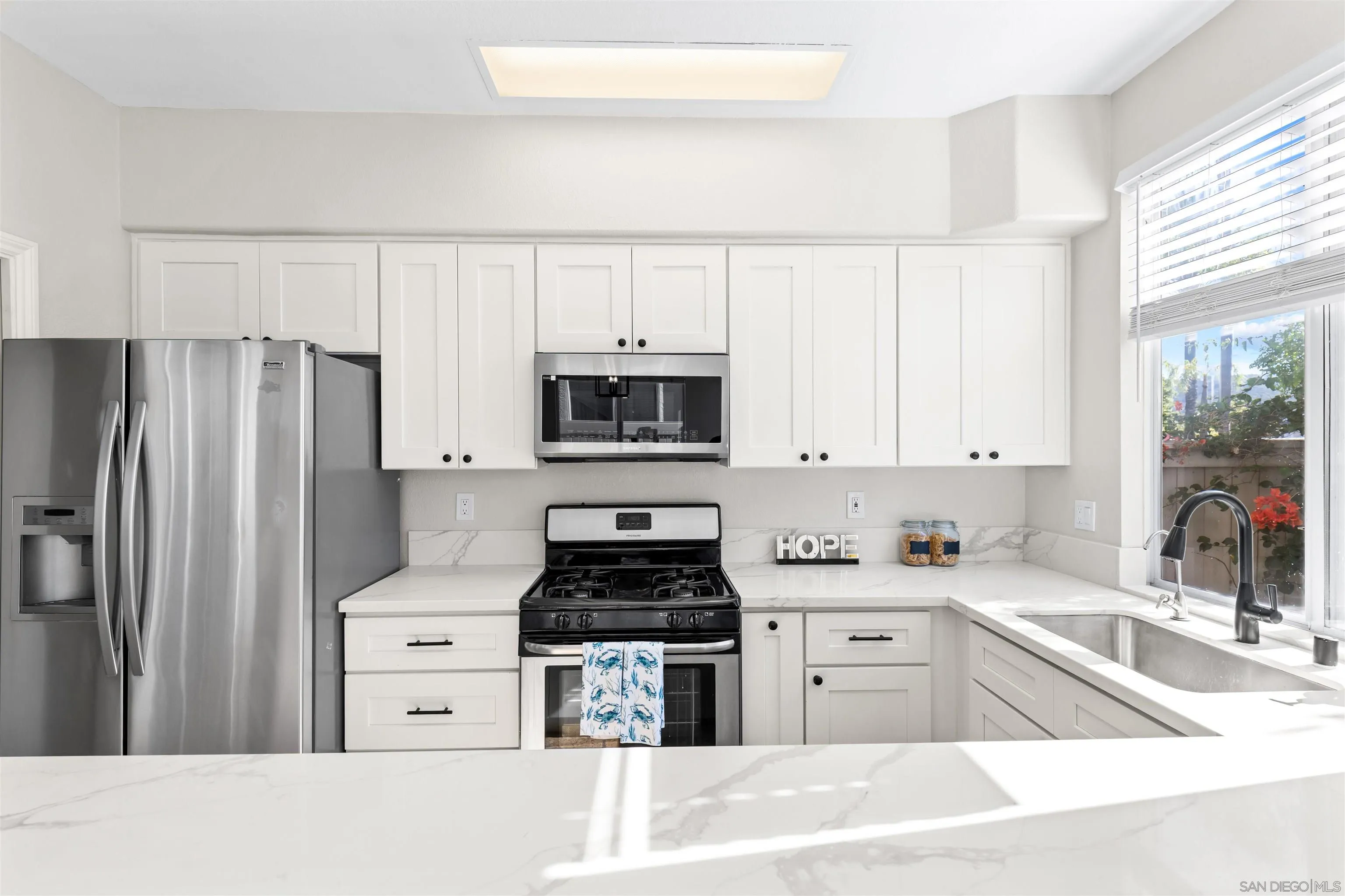 https://cdn.realtyfeed.com/cdn/127/260015571/2f677fa5d3810ae0171fba58f796d6b4.webp