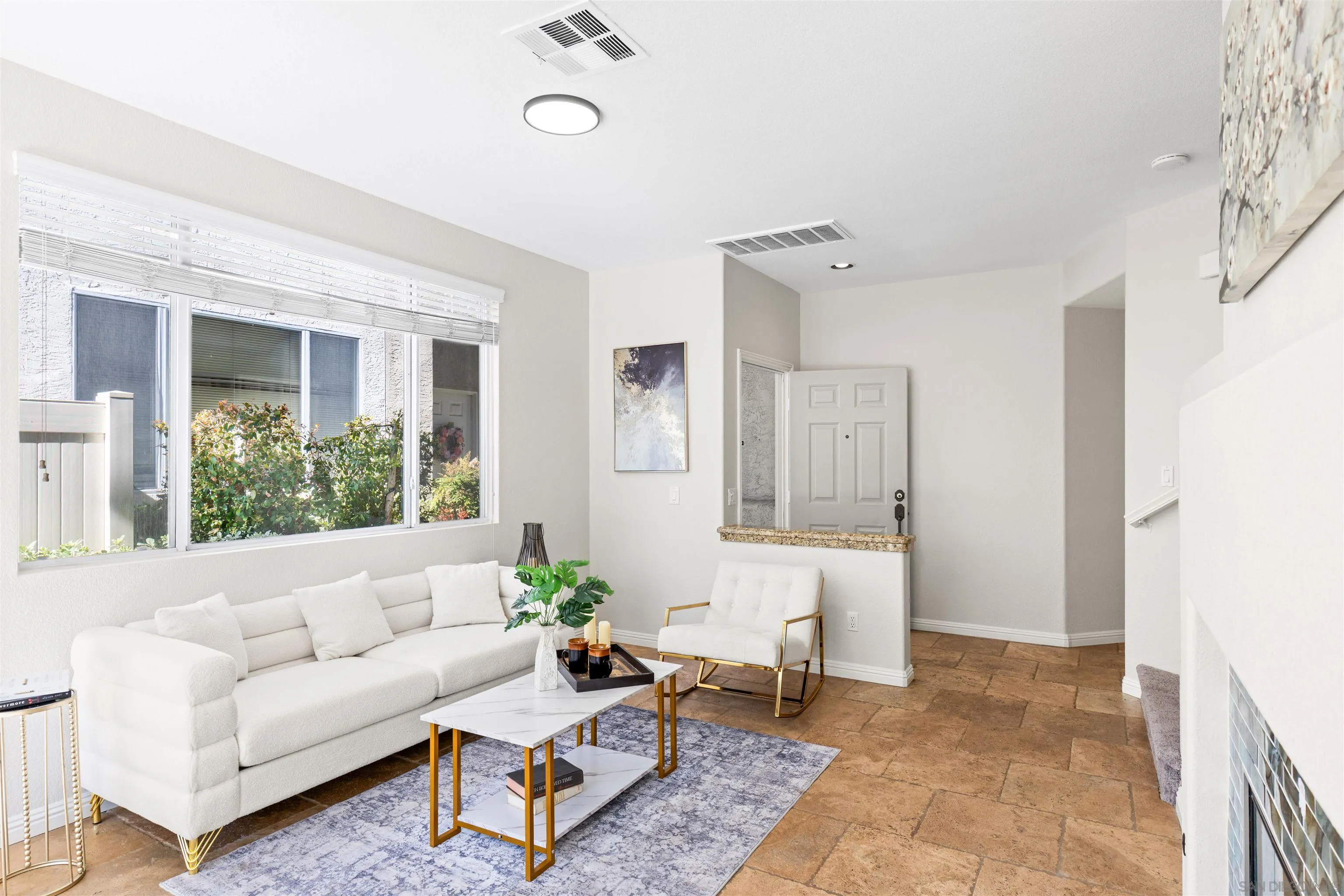 https://cdn.realtyfeed.com/cdn/127/260015571/4794feec8e58ef38ebca66bc2f515512.webp