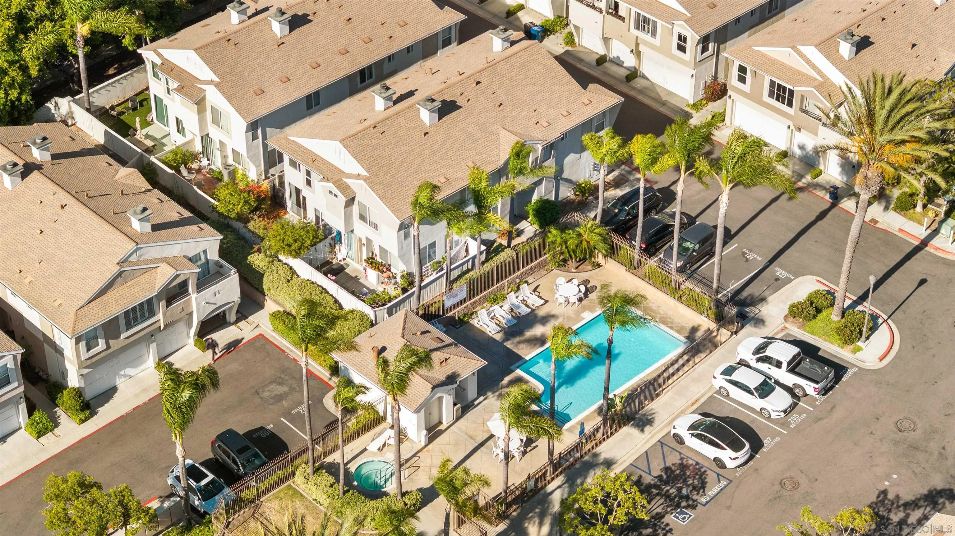 https://cdn.realtyfeed.com/cdn/127/260015571/4b1e7652ce857f43f025cd75108e6fc7.webp