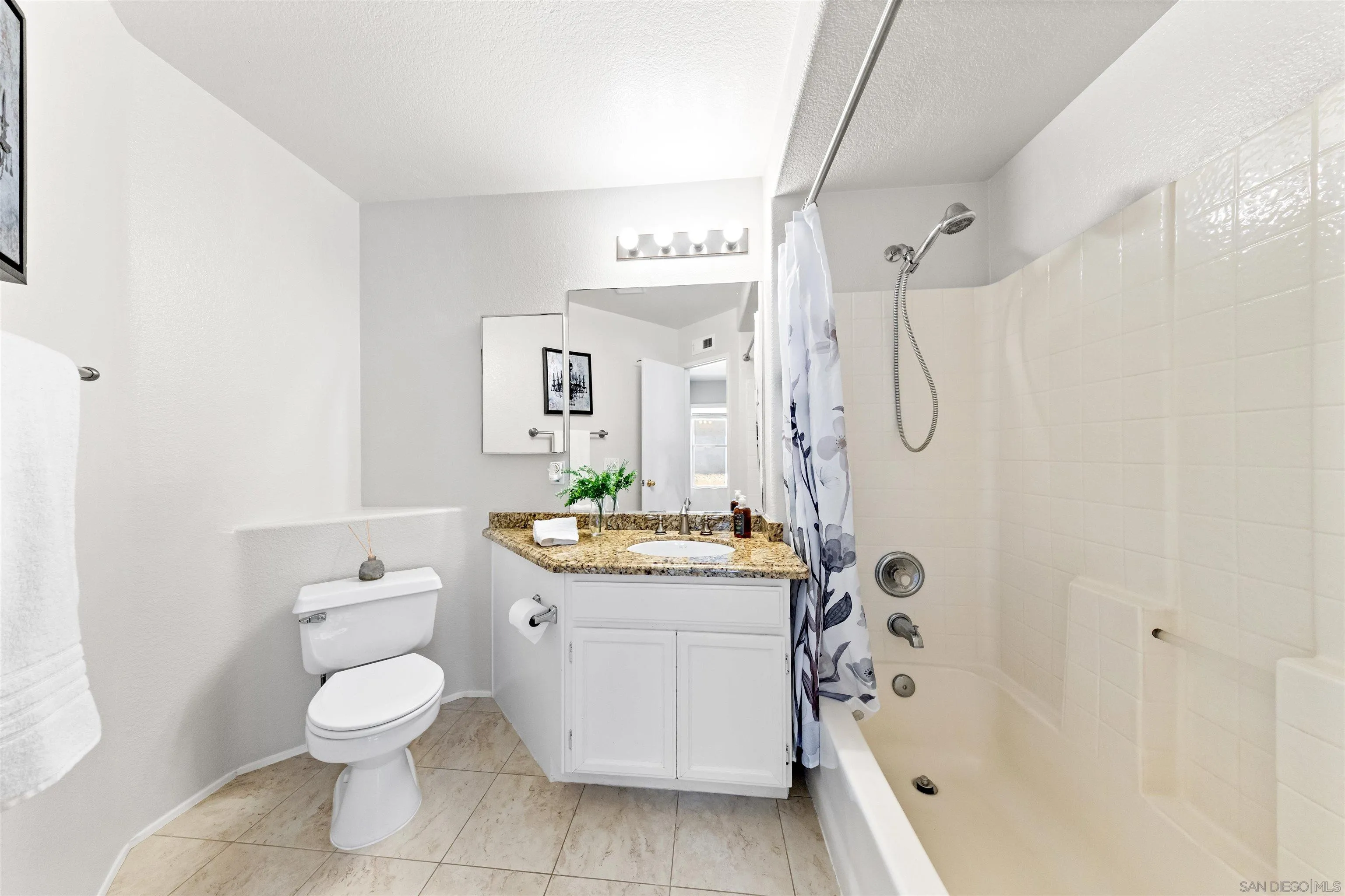 https://cdn.realtyfeed.com/cdn/127/260015571/90d0aff345b984df12f3f1810ac902ed.webp