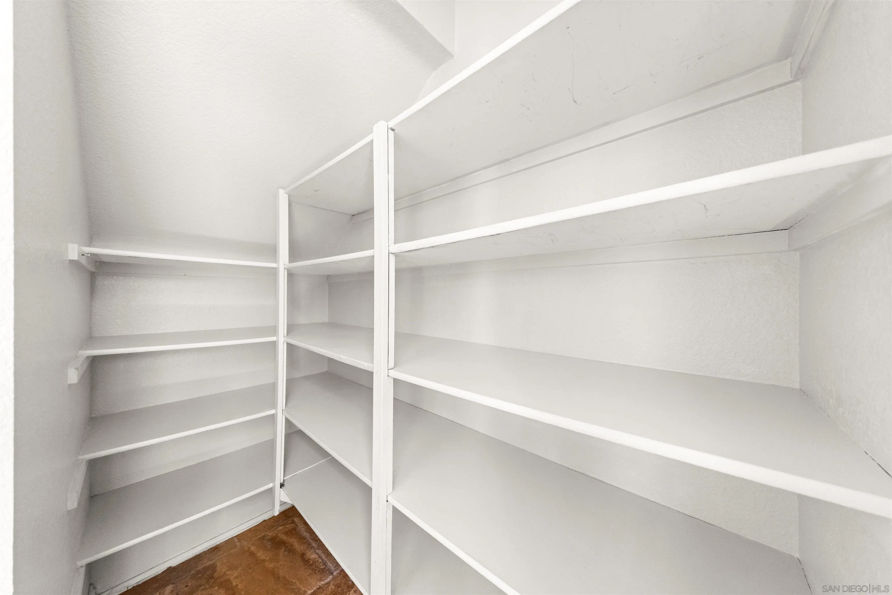 https://cdn.realtyfeed.com/cdn/127/260015571/9ca2d58b1dd11594effc52870907c525.webp