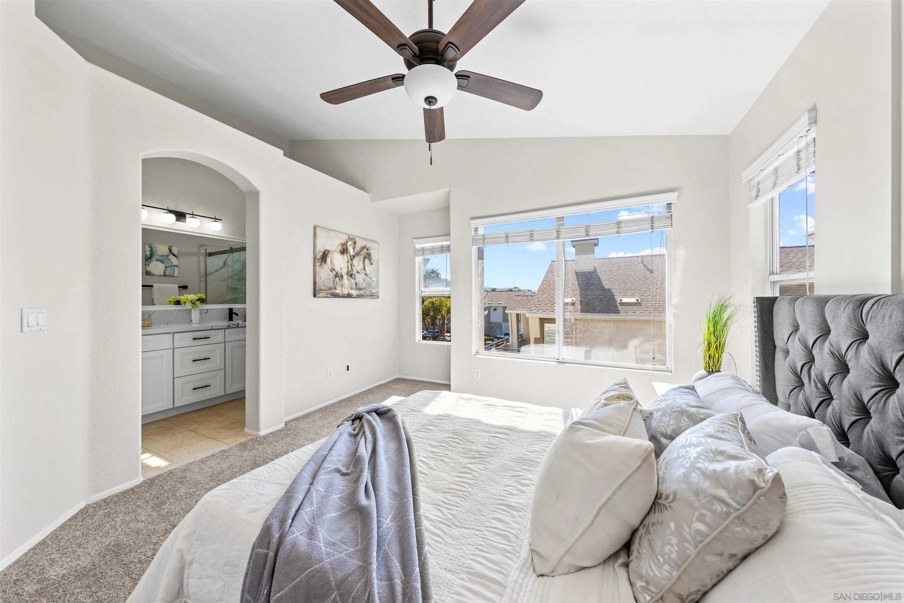 https://cdn.realtyfeed.com/cdn/127/260015571/9fa947cad0d80e57dd7be35d09967152.webp
