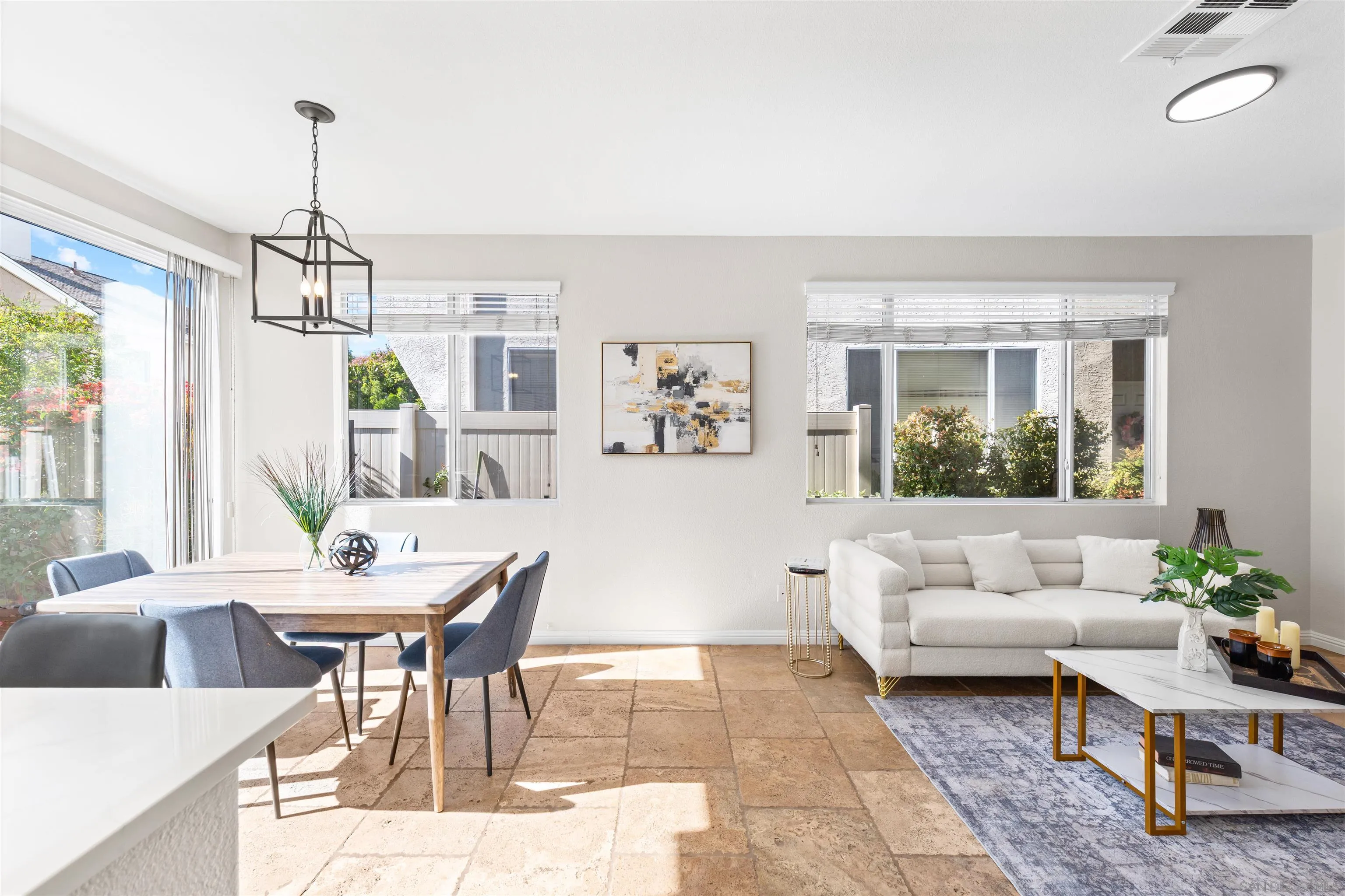 https://cdn.realtyfeed.com/cdn/127/260015571/b304e09cf36a3425dae5e3c0ff26d80e.webp