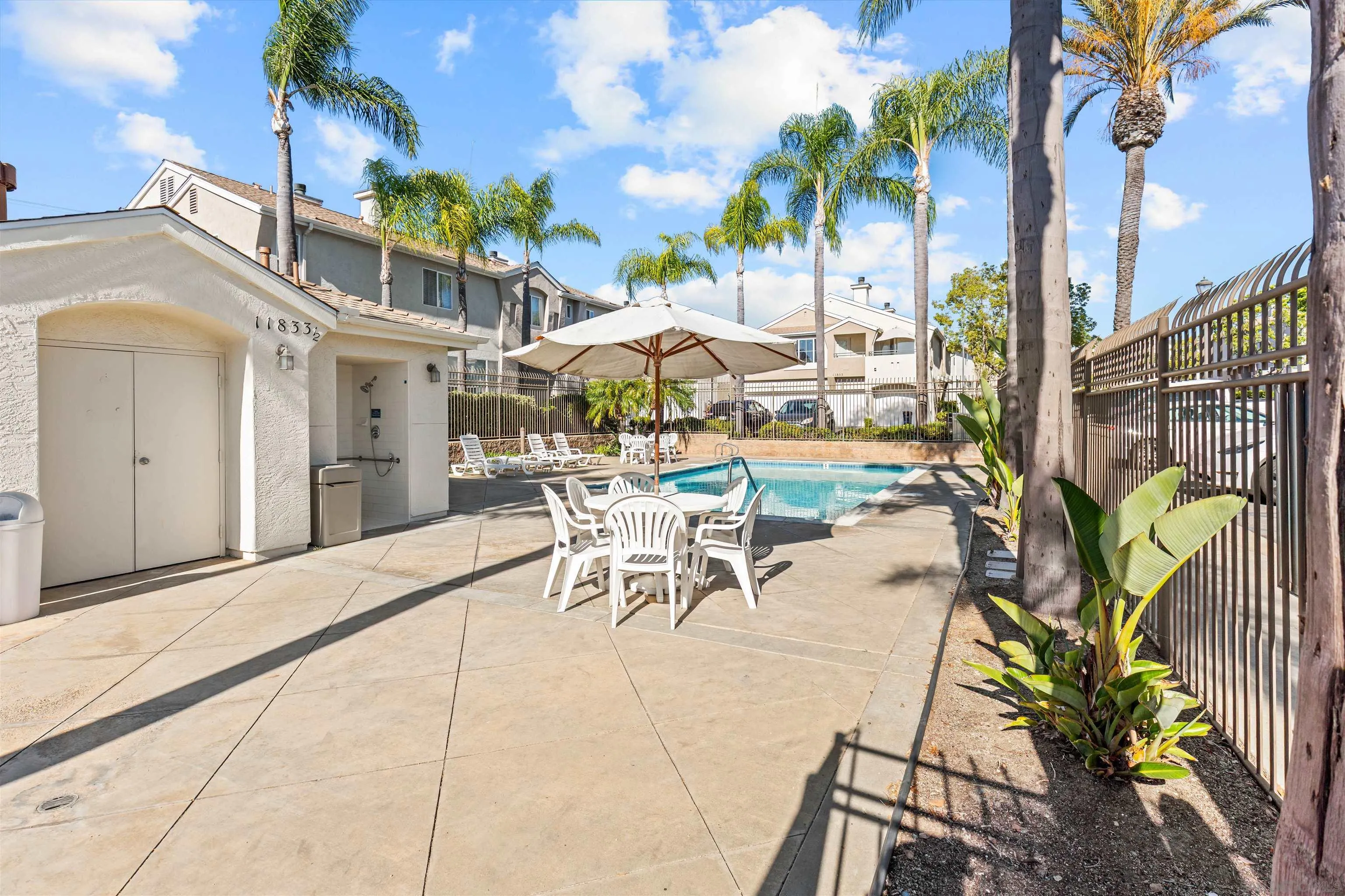https://cdn.realtyfeed.com/cdn/127/260015571/f2a384cdc3cf5c7a3ea9d393ebc3041e.webp
