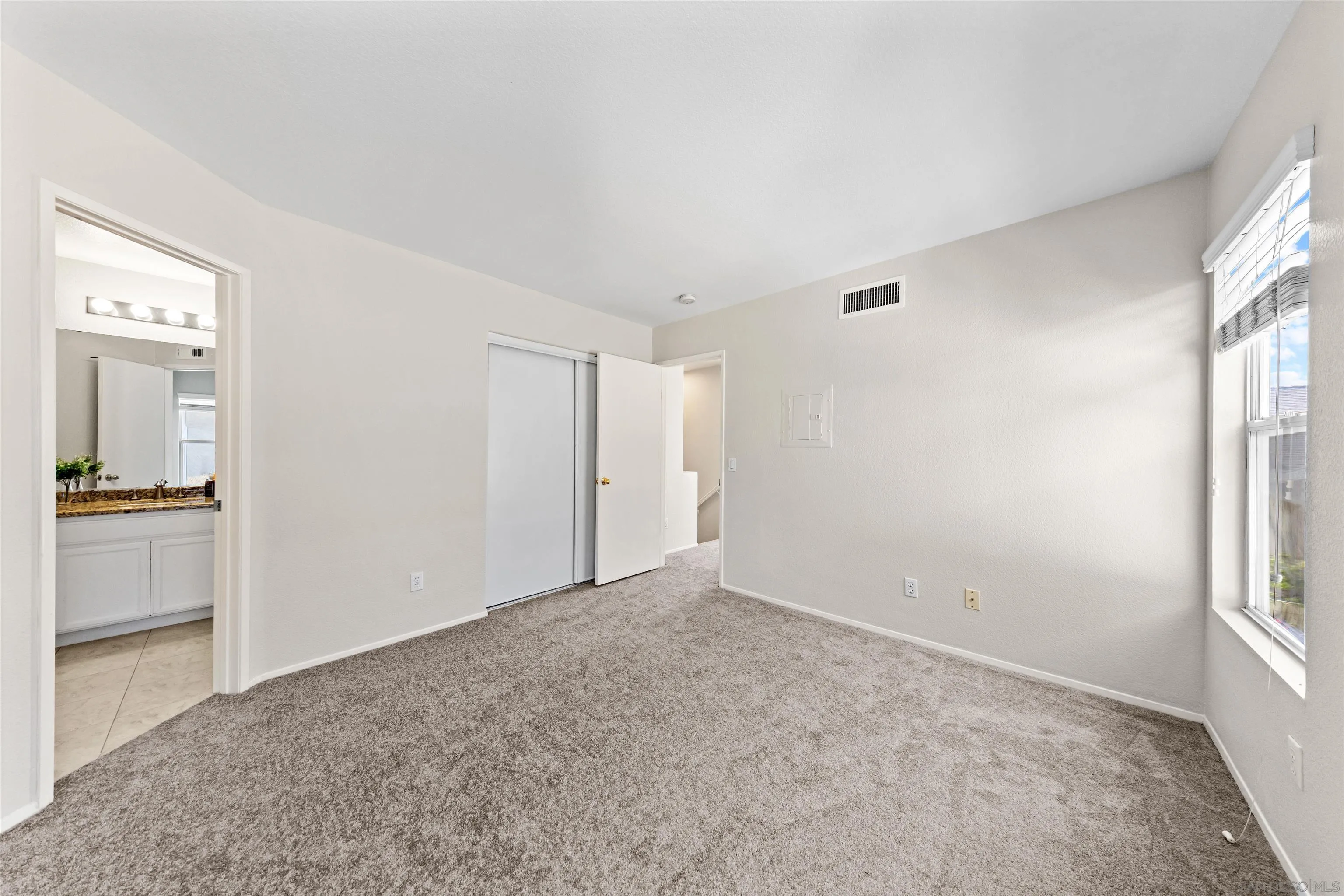 https://cdn.realtyfeed.com/cdn/127/260015571/fc273afa94ed6f8d5dccbace1a0f0e7a.webp
