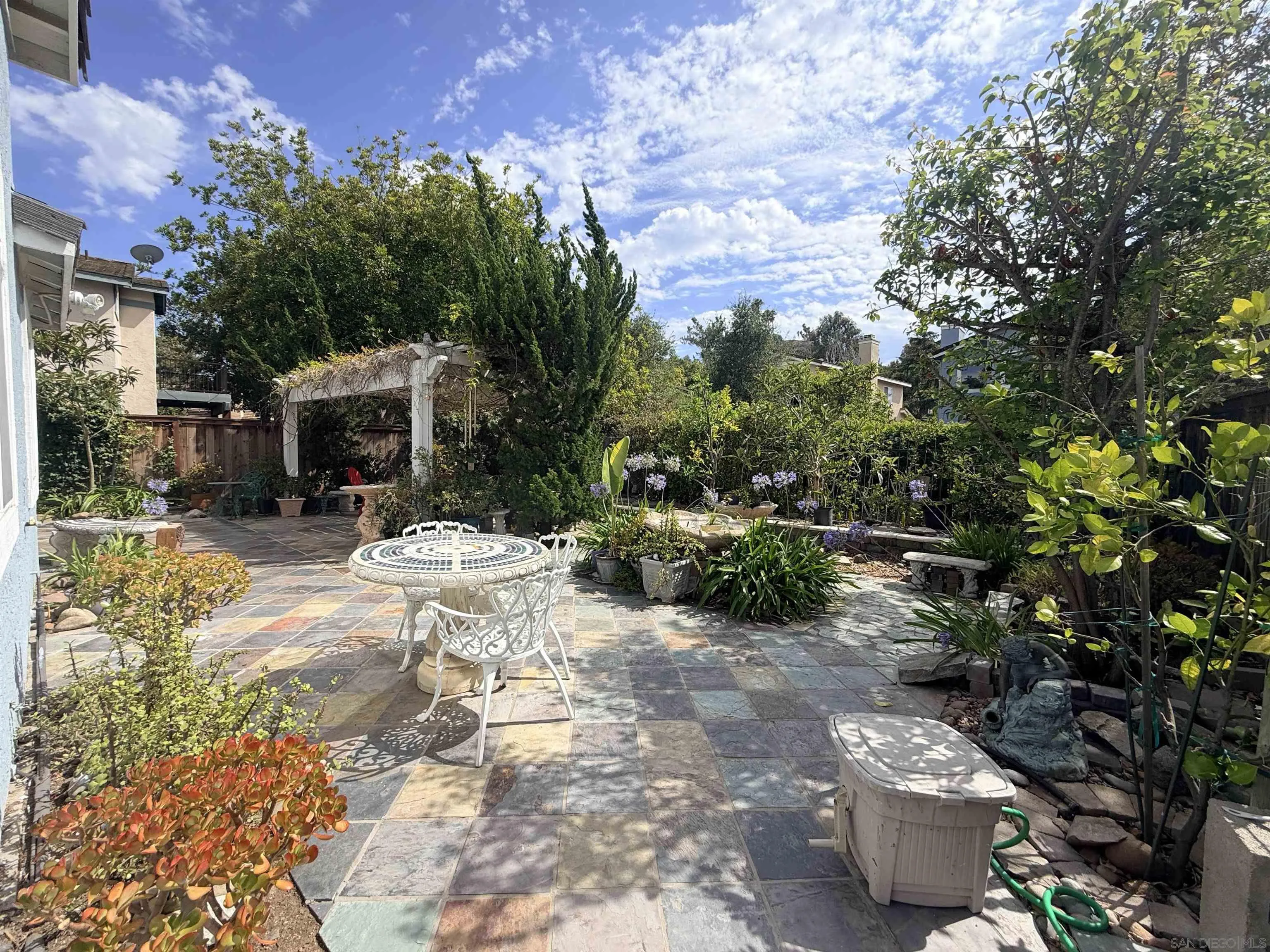 https://cdn.realtyfeed.com/cdn/127/260015572/19496a34737f2ae0be626f421a1e90b3.webp