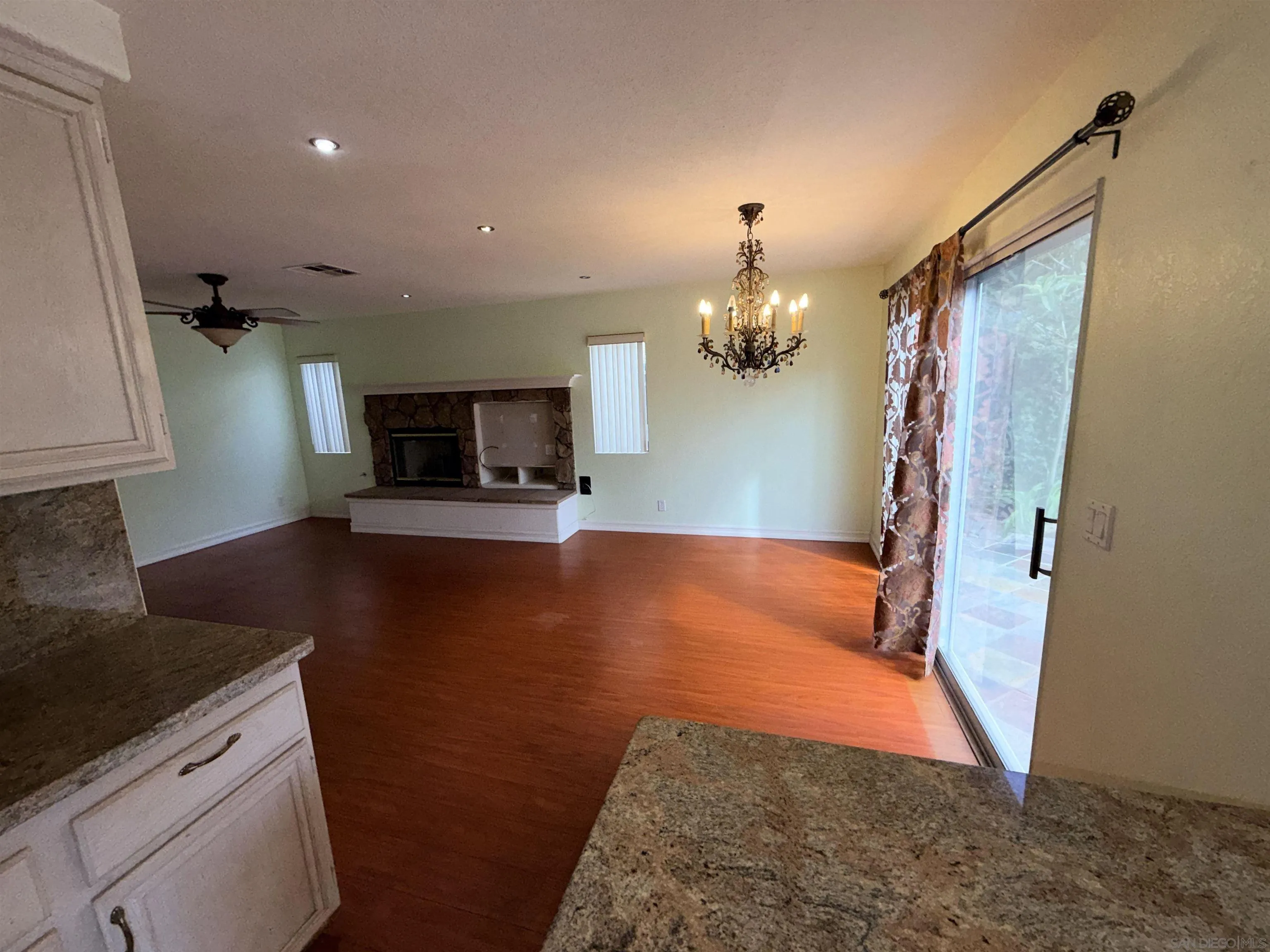 https://cdn.realtyfeed.com/cdn/127/260015572/27434f3697eb7291f6e7365c9c075473.webp