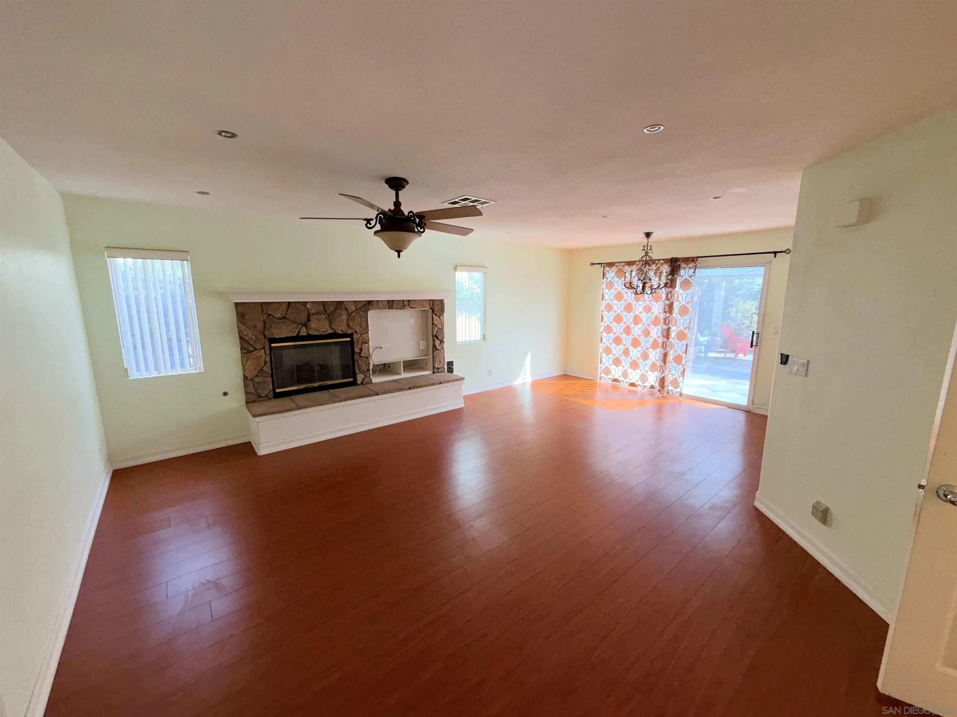 https://cdn.realtyfeed.com/cdn/127/260015572/35c3dff458f64a2056d7c56a24ab7076.webp