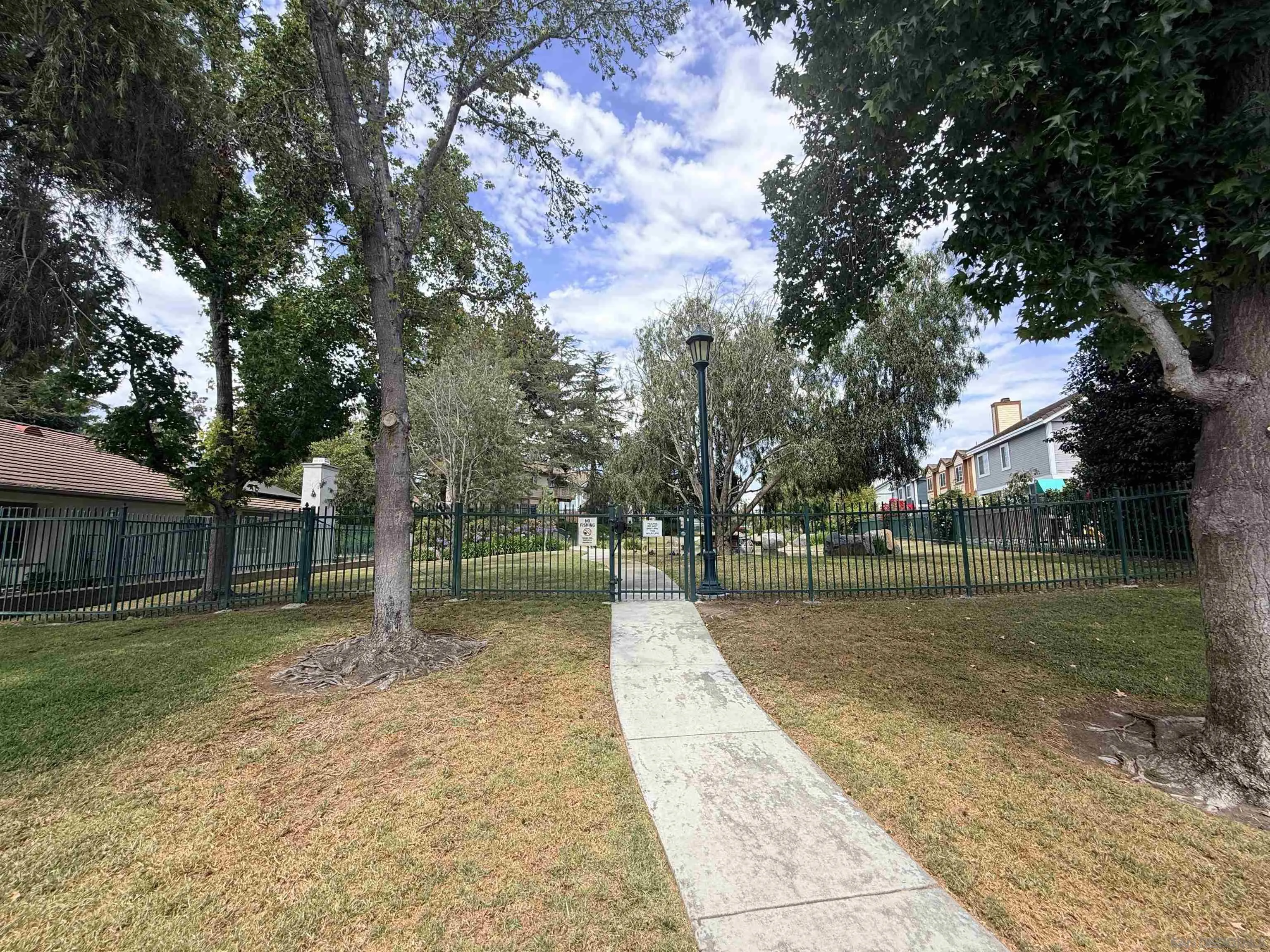 https://cdn.realtyfeed.com/cdn/127/260015572/389ef4cb142163eef785234eee0c335e.webp