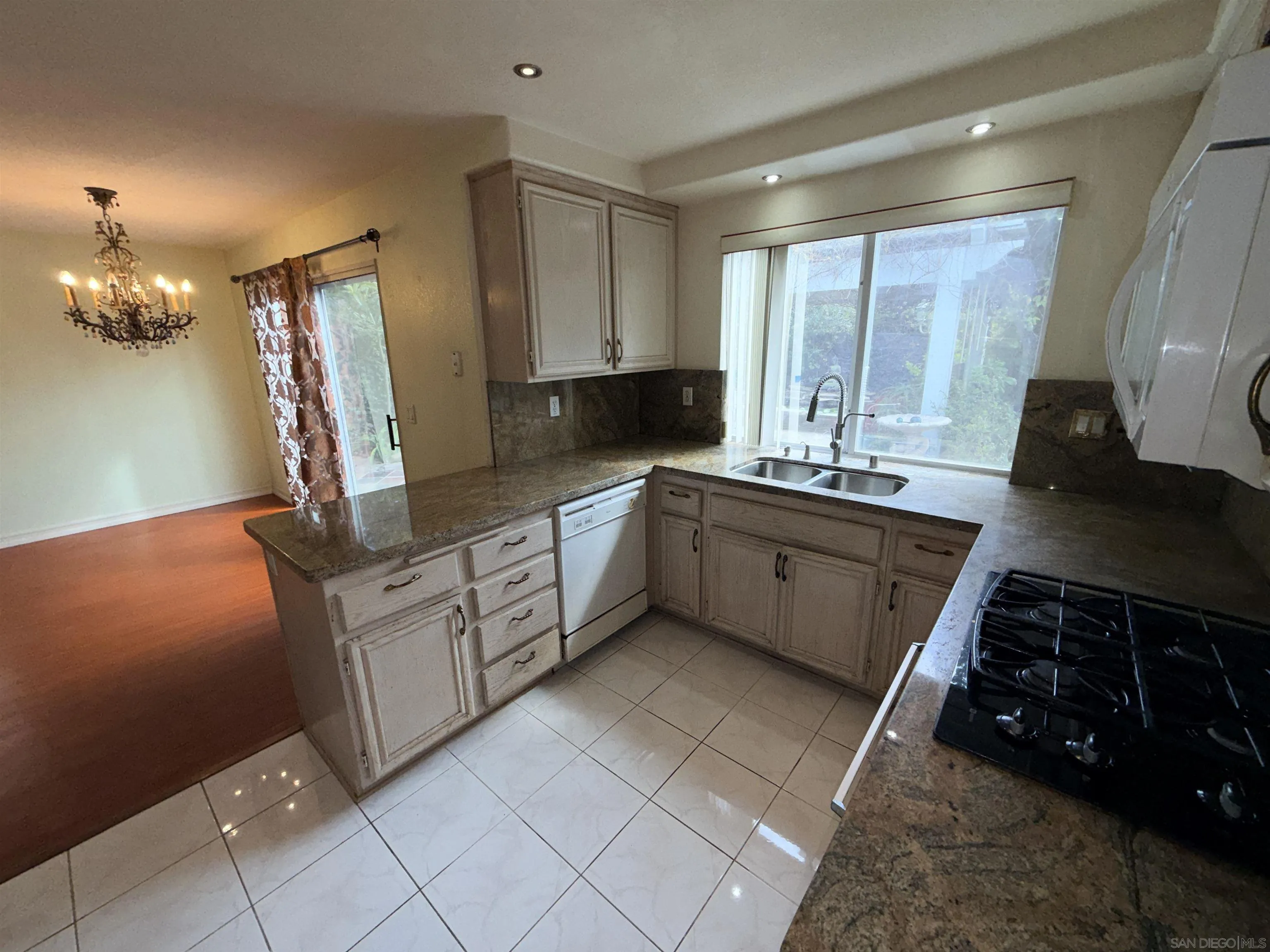 https://cdn.realtyfeed.com/cdn/127/260015572/6868acb1ec085fcb87af438713224c54.webp