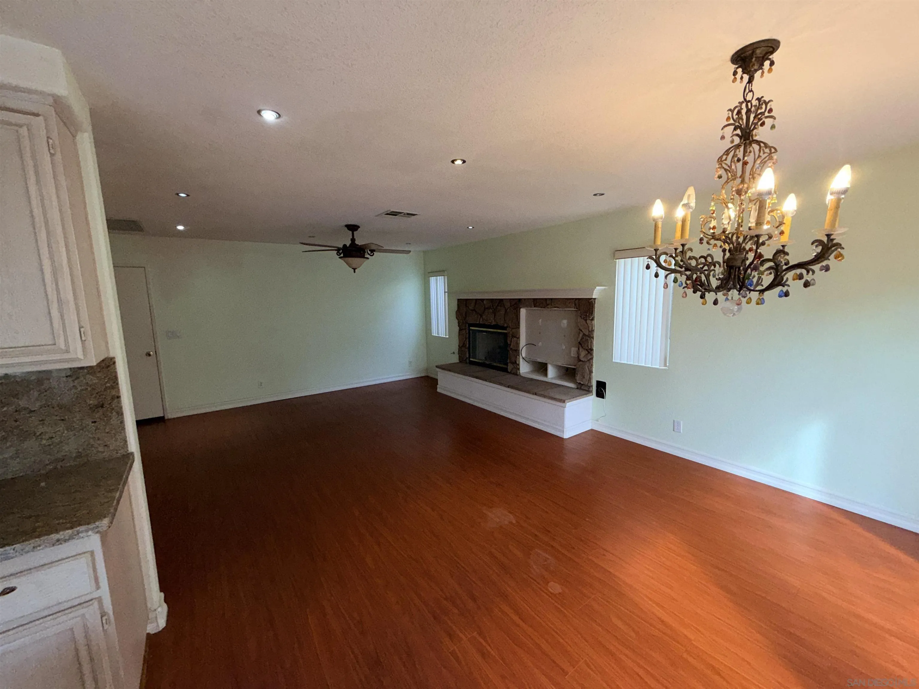 https://cdn.realtyfeed.com/cdn/127/260015572/8dbb2db8eeea7f0f040a7689f0307f3a.webp