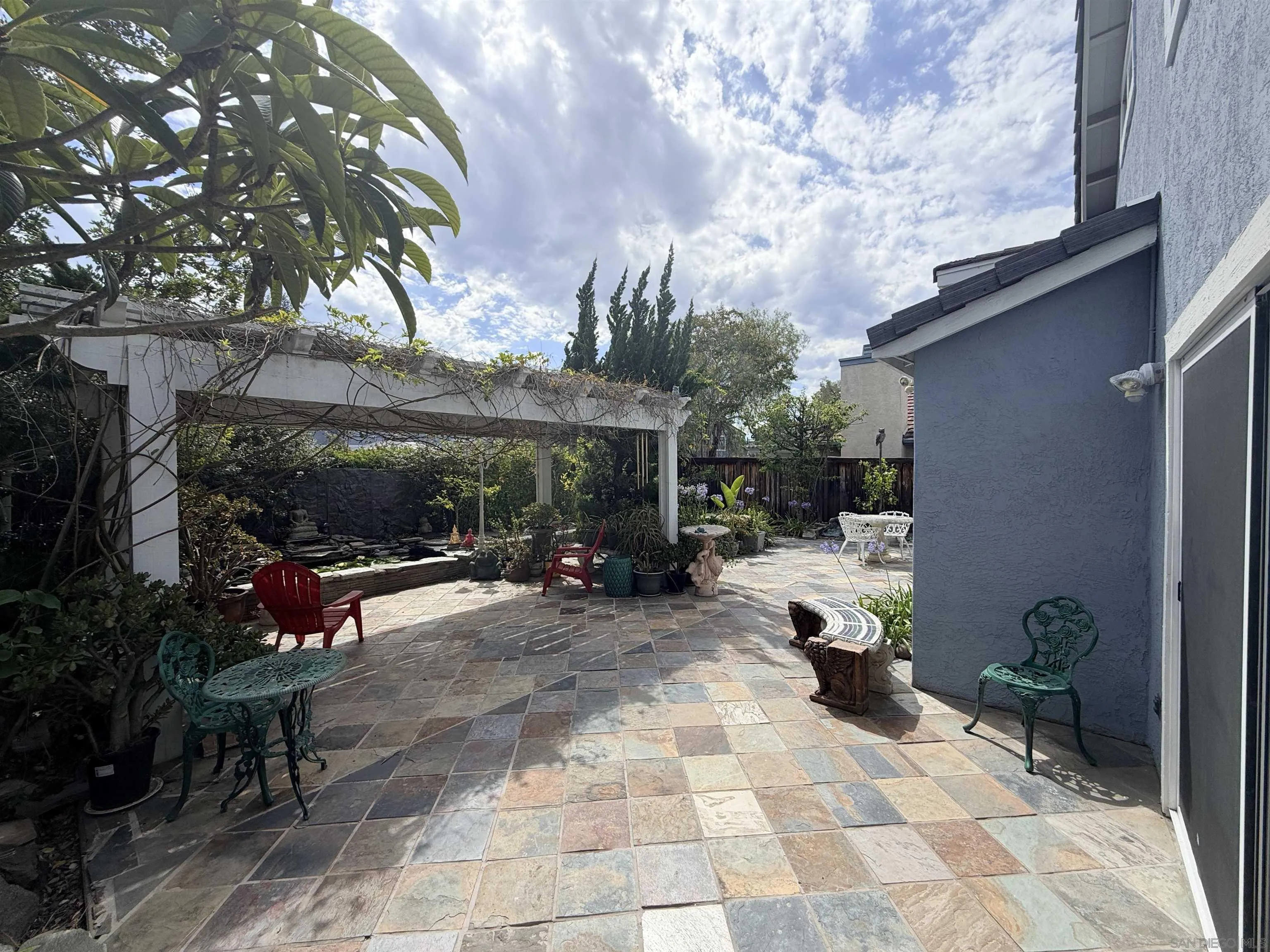 https://cdn.realtyfeed.com/cdn/127/260015572/97e9676b0c21bde57e3732b068563cd5.webp