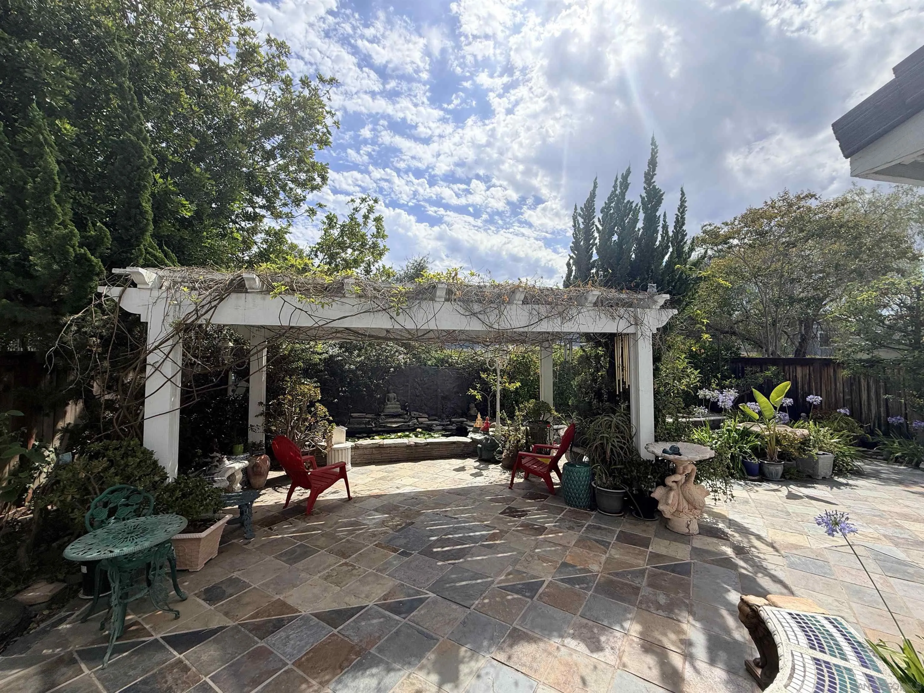 https://cdn.realtyfeed.com/cdn/127/260015572/a8310ce472a140174e5747cc14c29931.webp