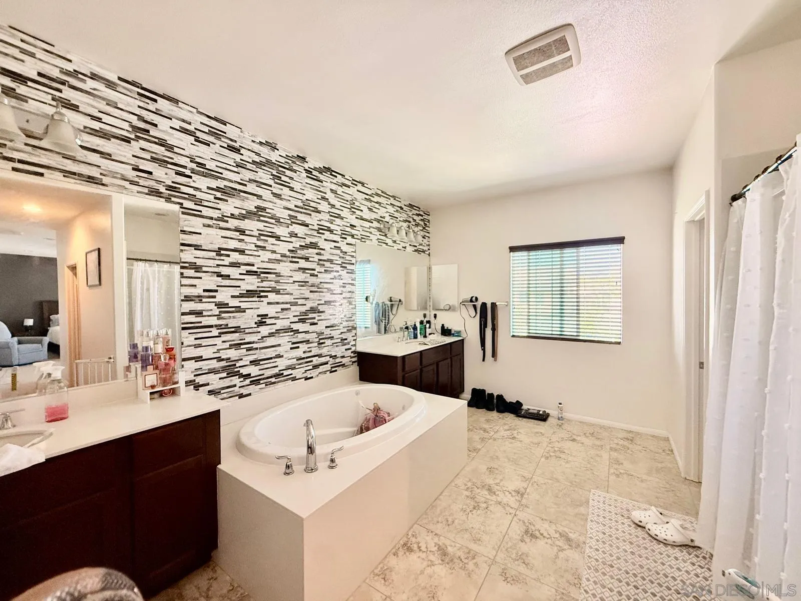 https://cdn.realtyfeed.com/cdn/127/260015577/0cbaf261143057b7be6760c480a14f56.webp