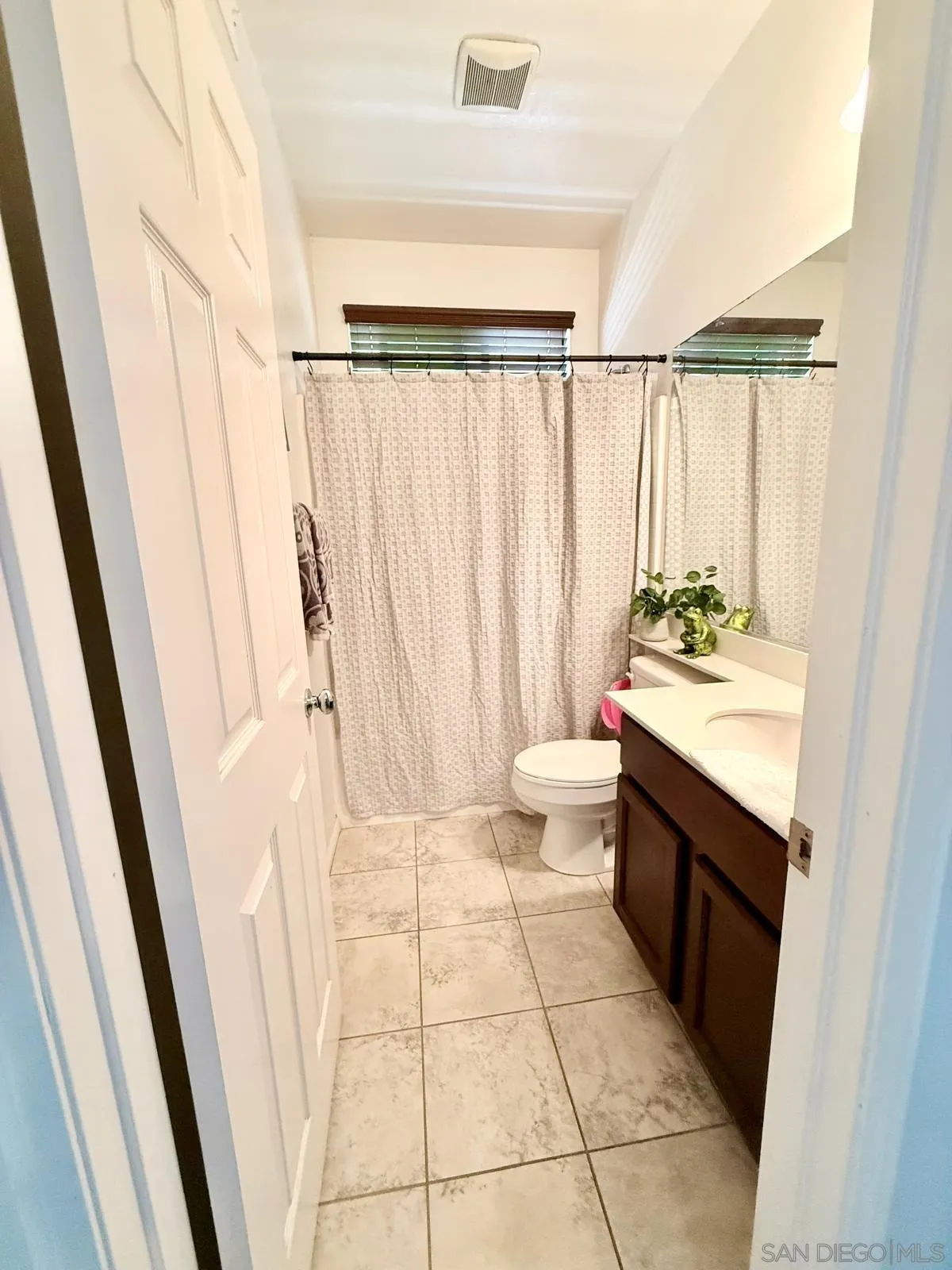 https://cdn.realtyfeed.com/cdn/127/260015577/1f174c0ac8486fe833599d938dc7ce69.webp