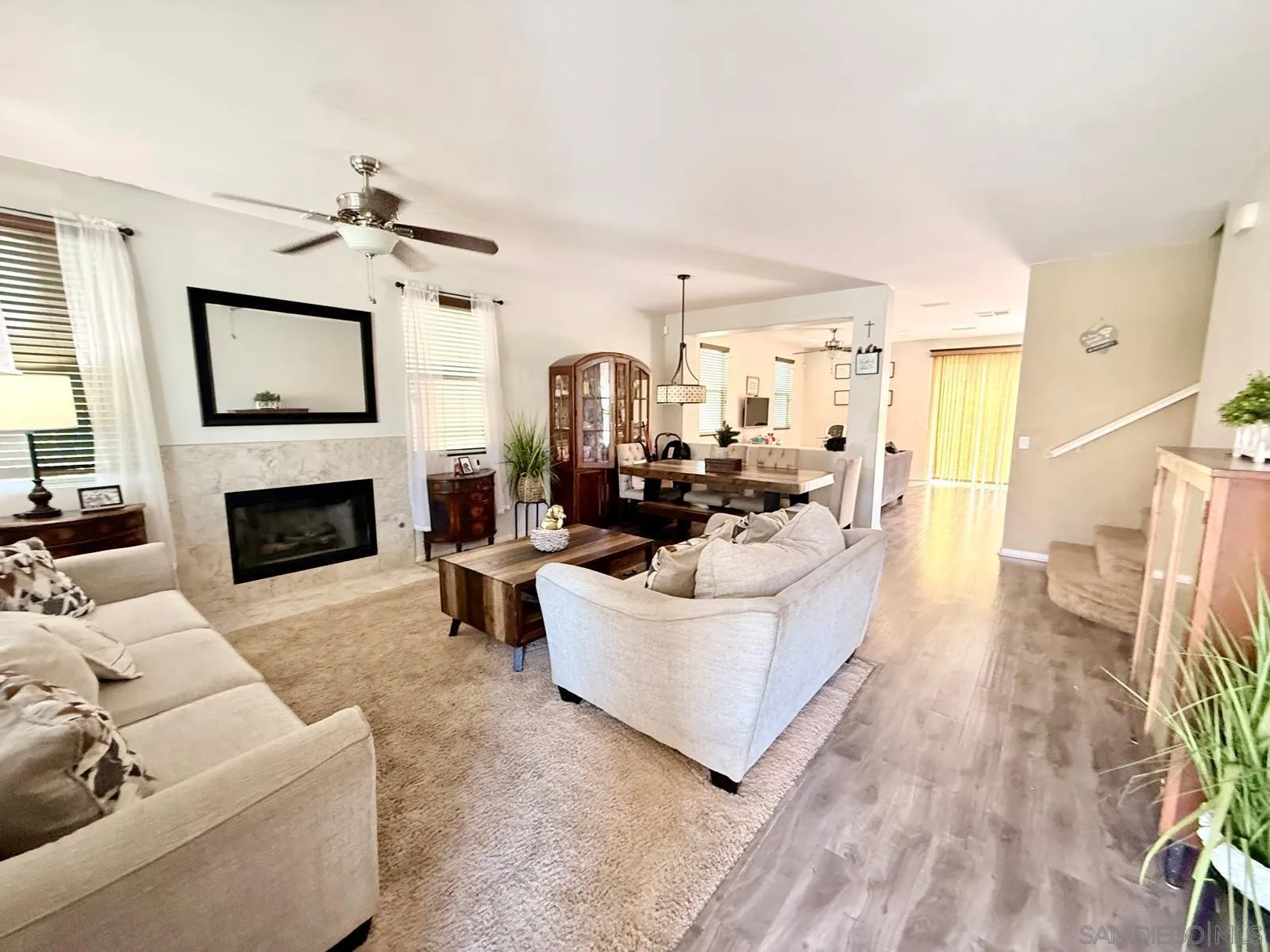 https://cdn.realtyfeed.com/cdn/127/260015577/25d62d2e79a01cfa5595987fffa6b290.webp