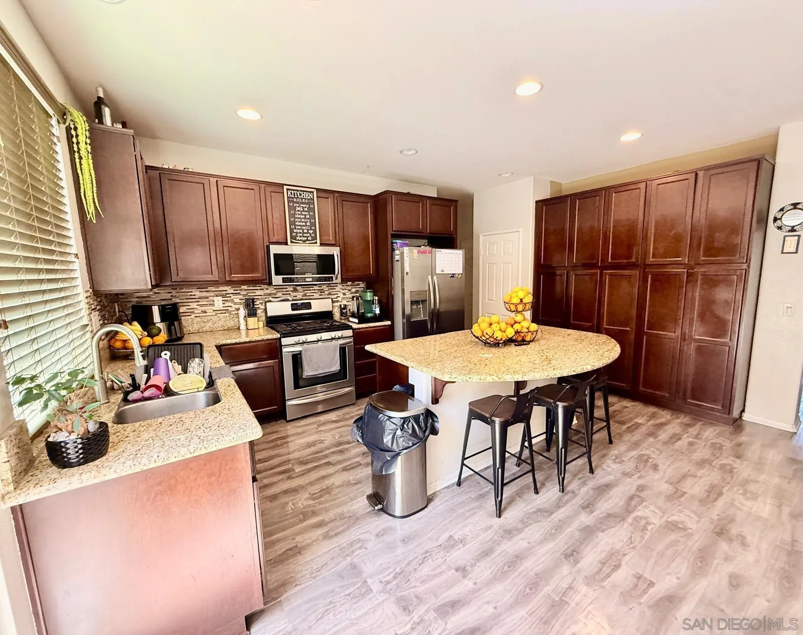https://cdn.realtyfeed.com/cdn/127/260015577/3ead6448e1de3c15d9f3f401e9d19e7c.webp
