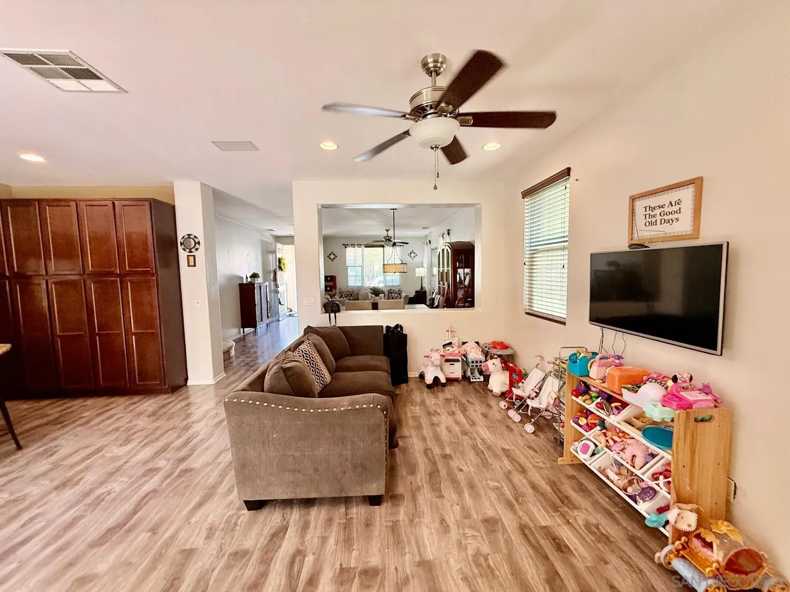 https://cdn.realtyfeed.com/cdn/127/260015577/58bd849ca08b201c3baa2f872b667ede.webp