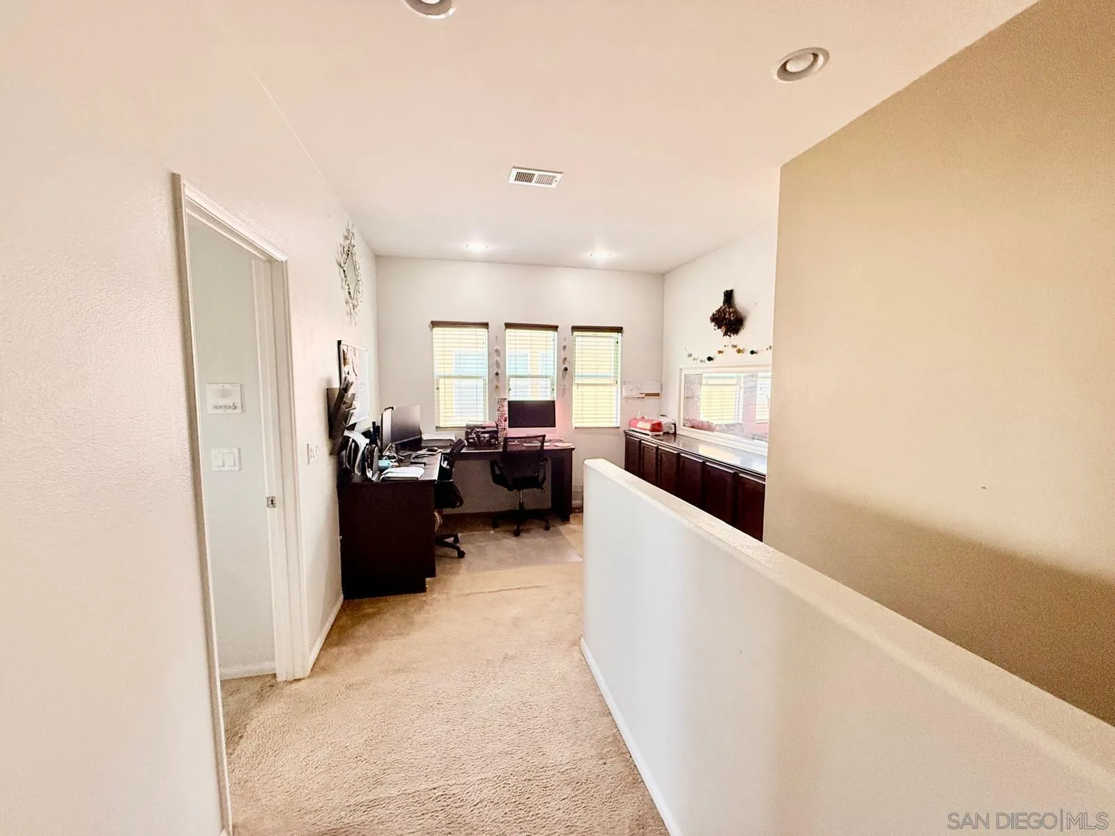 https://cdn.realtyfeed.com/cdn/127/260015577/8106ac7d22b10446ff190da2f6e271e2.webp
