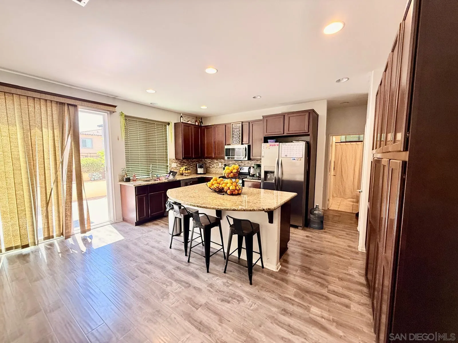 https://cdn.realtyfeed.com/cdn/127/260015577/9fdc7caa6fb81b90037530870416b69b.webp