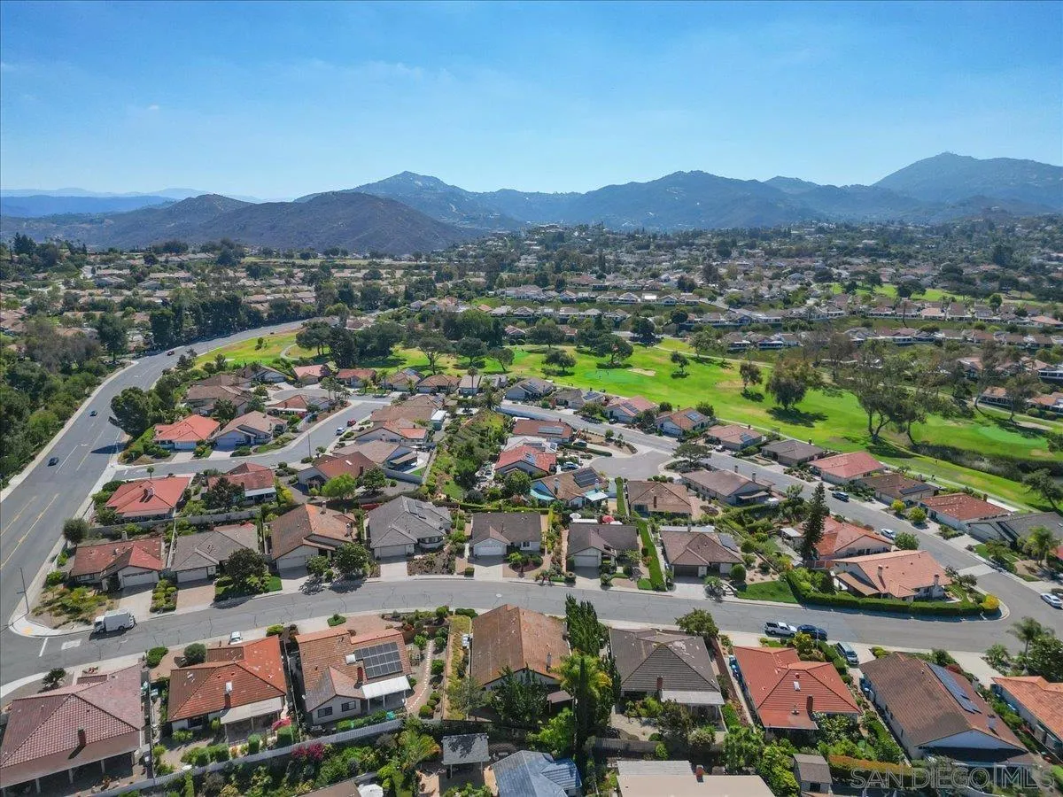 https://cdn.realtyfeed.com/cdn/127/260015582/60bfc21d7bb0204403bc46739124dff3.webp