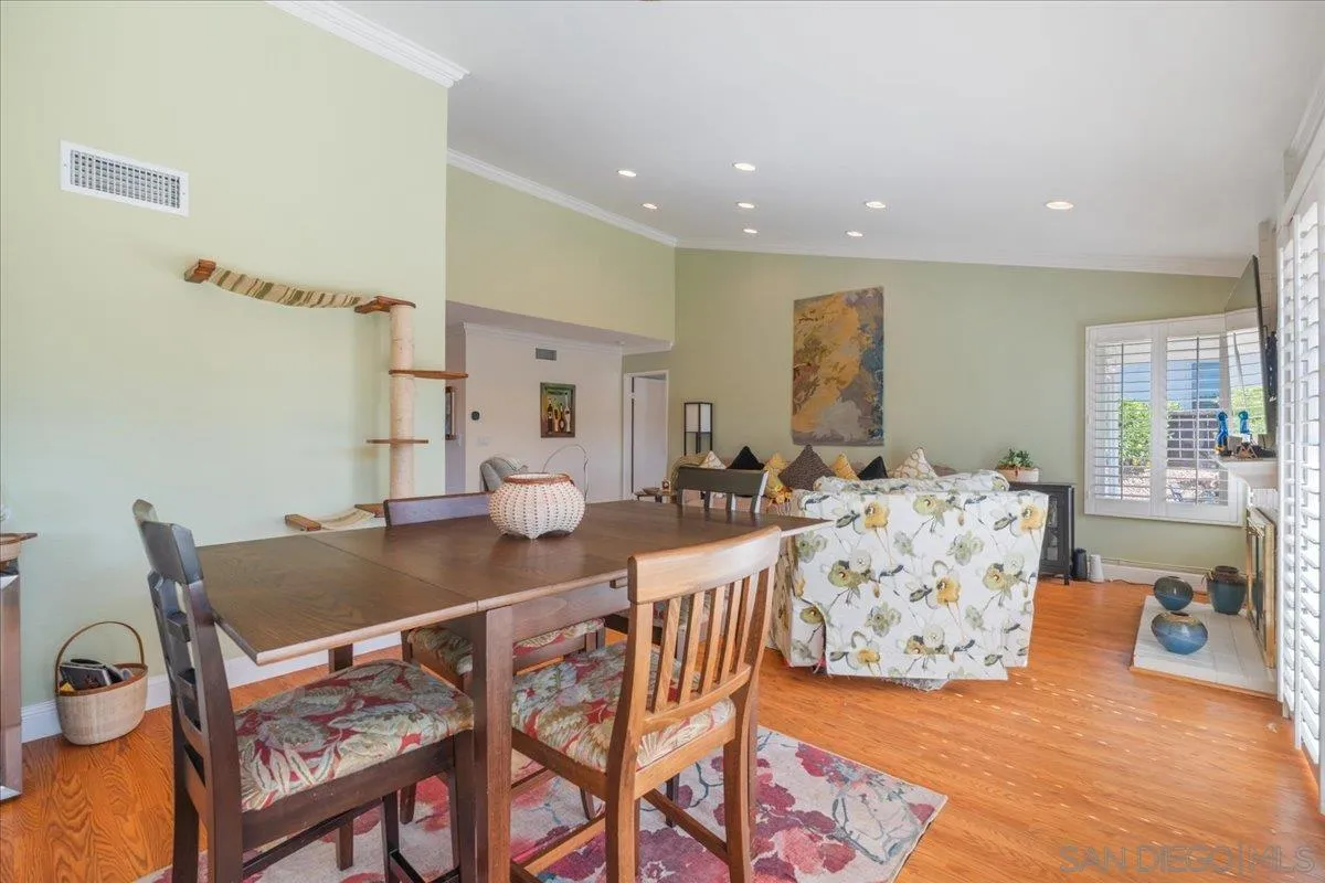 https://cdn.realtyfeed.com/cdn/127/260015582/8c816f5e1ad7a98f9de5e98797ea53f5.webp