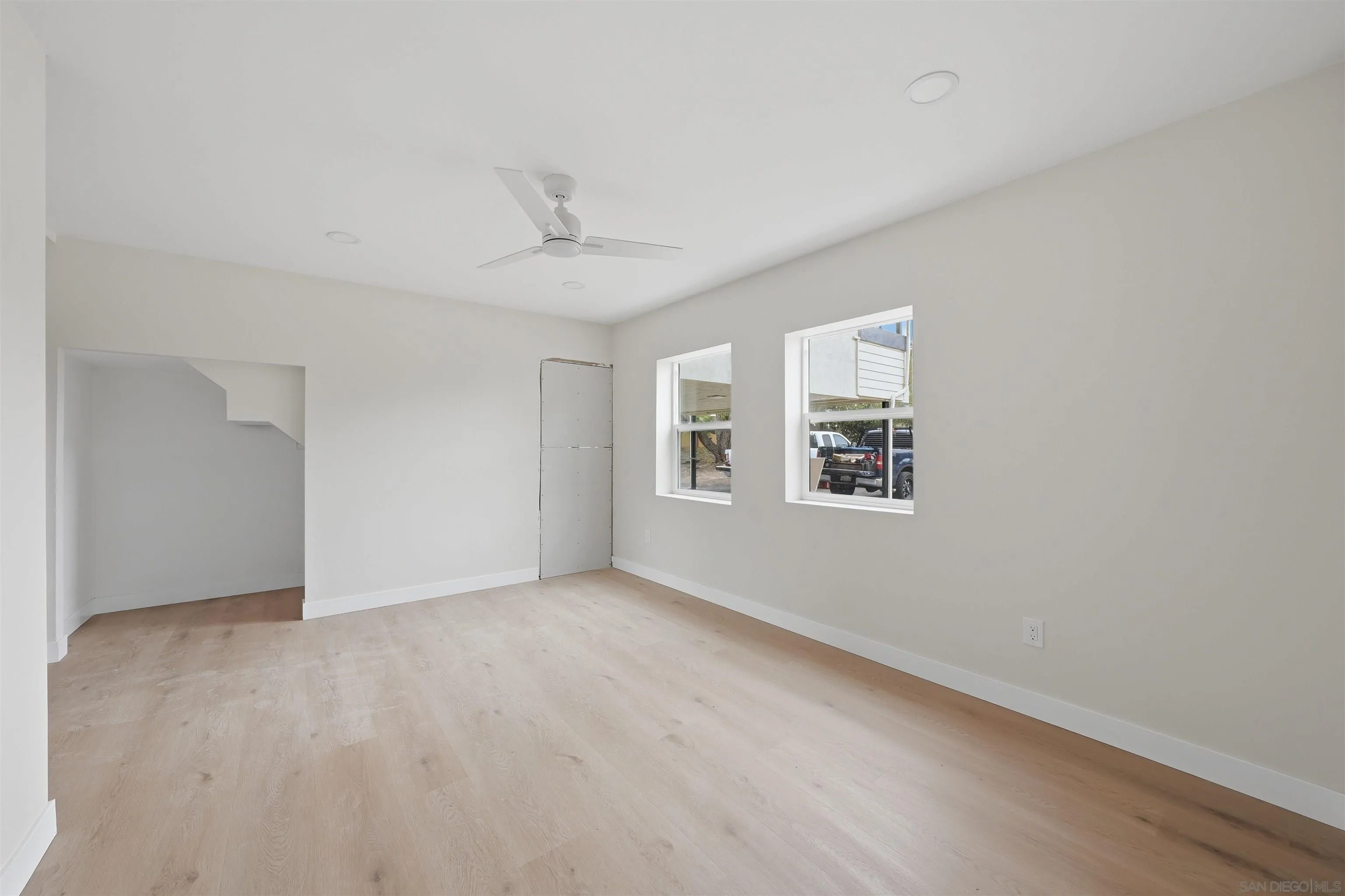 https://cdn.realtyfeed.com/cdn/127/260015593/19c29458013bcae803a73d1fae38a80b.webp