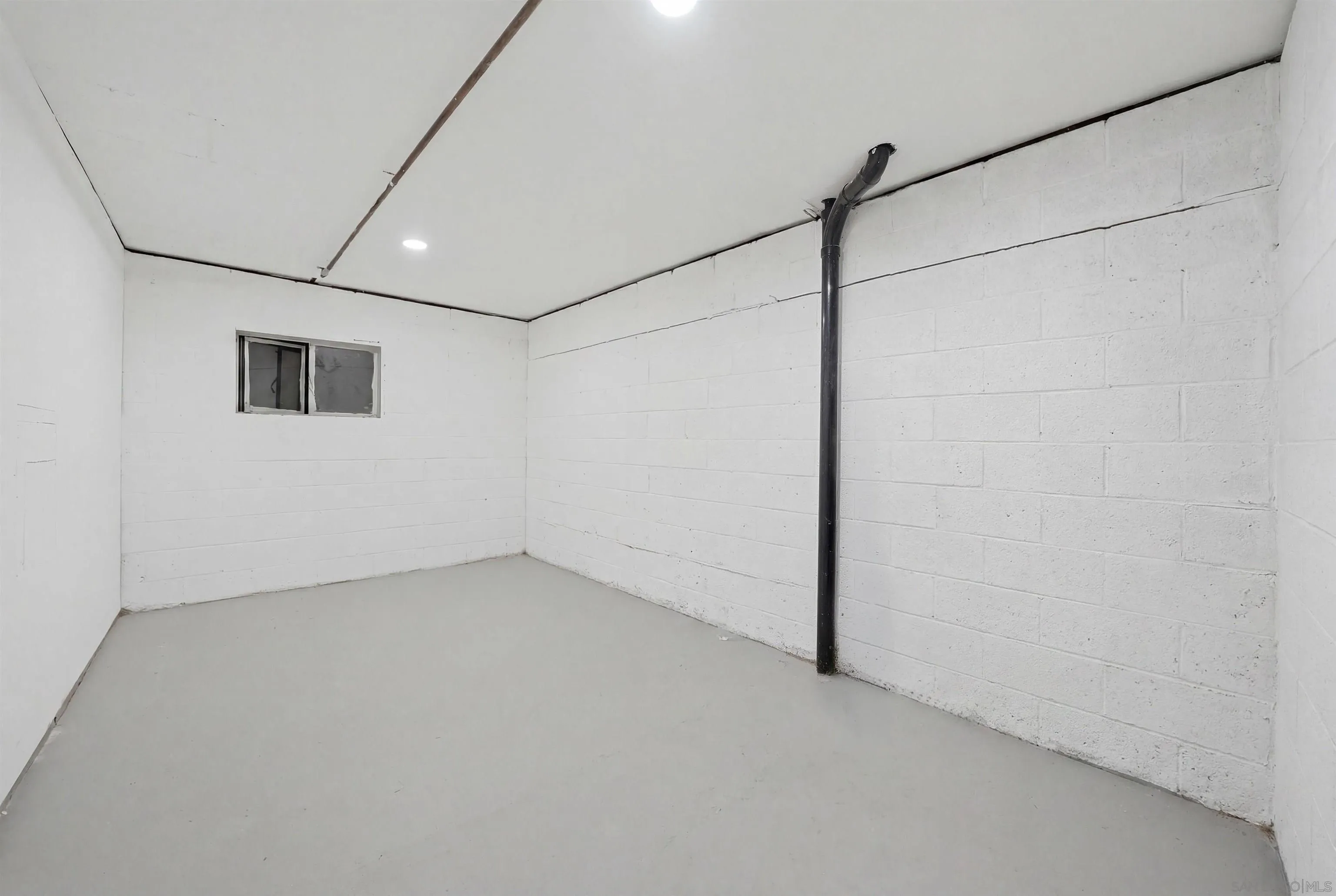 https://cdn.realtyfeed.com/cdn/127/260015593/357dc16060ed75c812c56e0846ac4089.webp