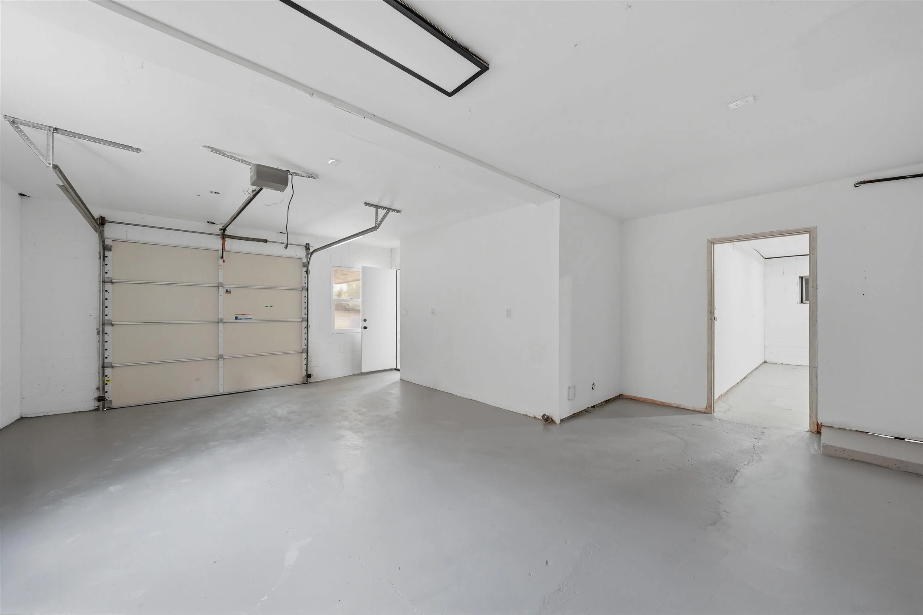 https://cdn.realtyfeed.com/cdn/127/260015593/6663a79863539abcf88155432200bc3c.webp