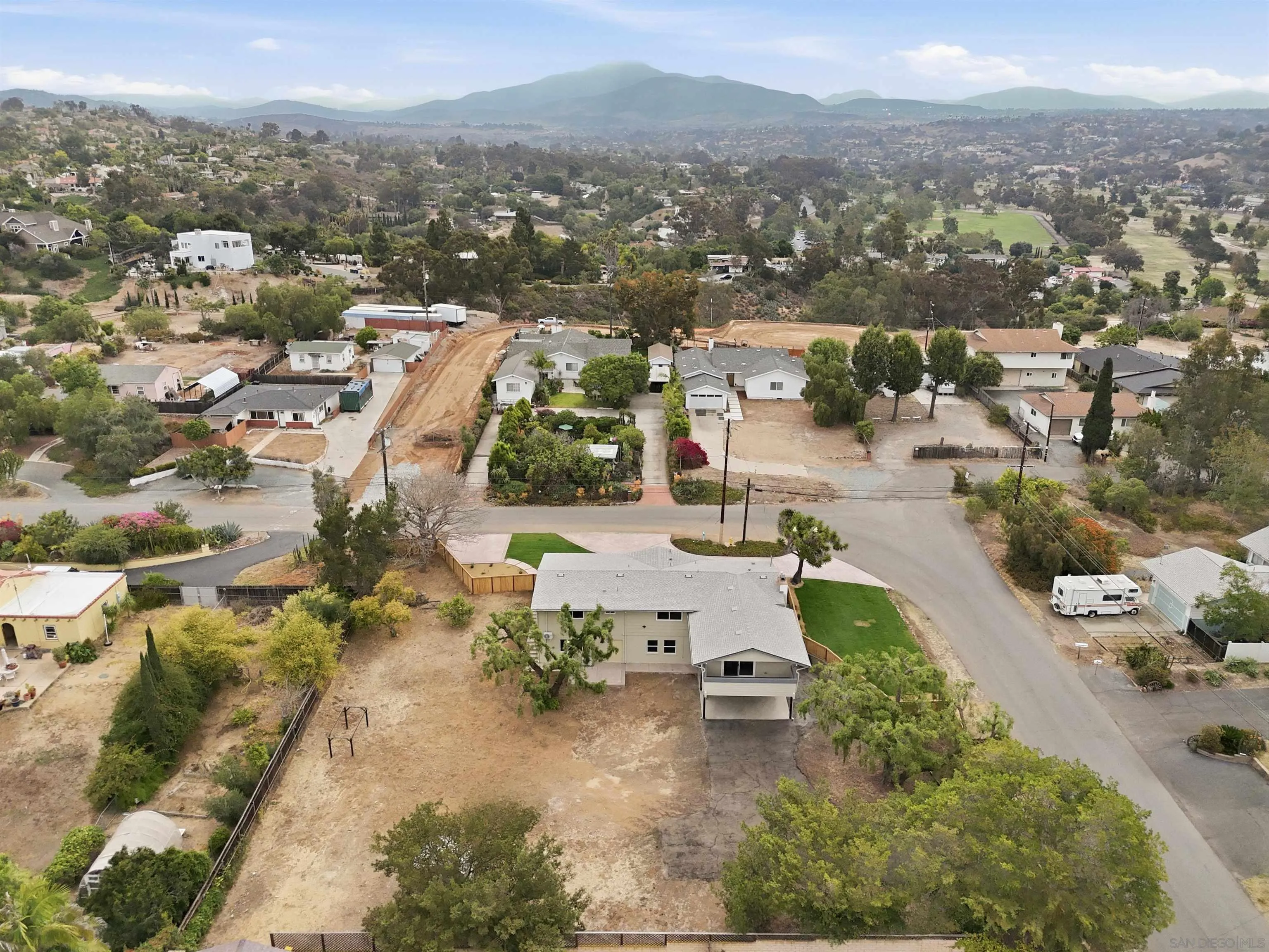 https://cdn.realtyfeed.com/cdn/127/260015593/7498e50f9b7f4c42b42b0b8d2a1fc6c0.webp