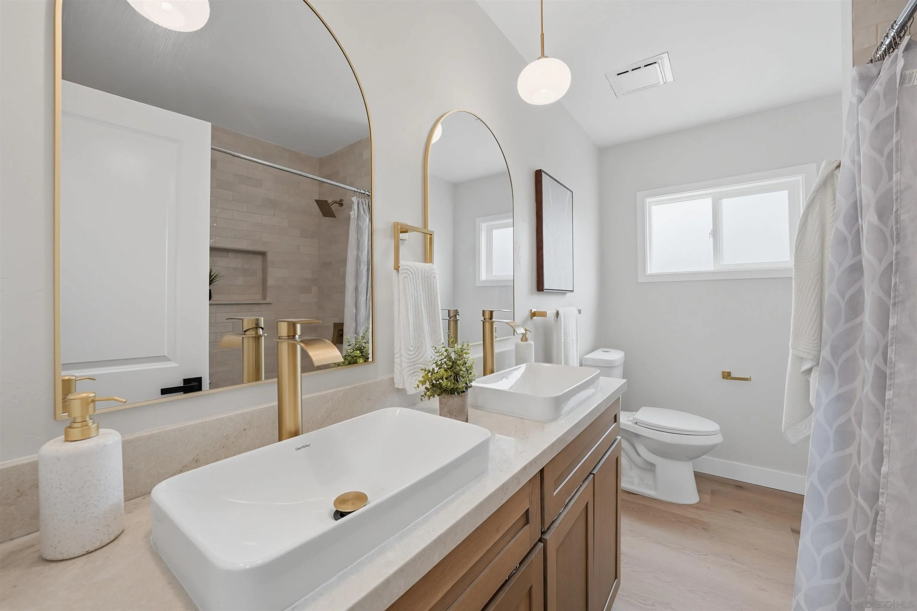 https://cdn.realtyfeed.com/cdn/127/260015593/7d653adbd65fa335661db3936e4e2b5d.webp