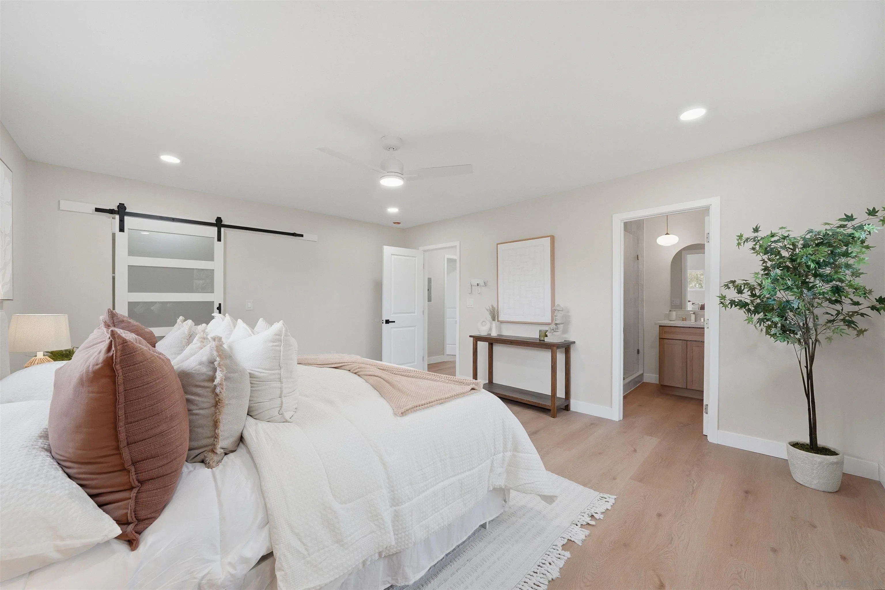 https://cdn.realtyfeed.com/cdn/127/260015593/ca7a5b2a7cc5d3df33fdda3af08f03f9.webp