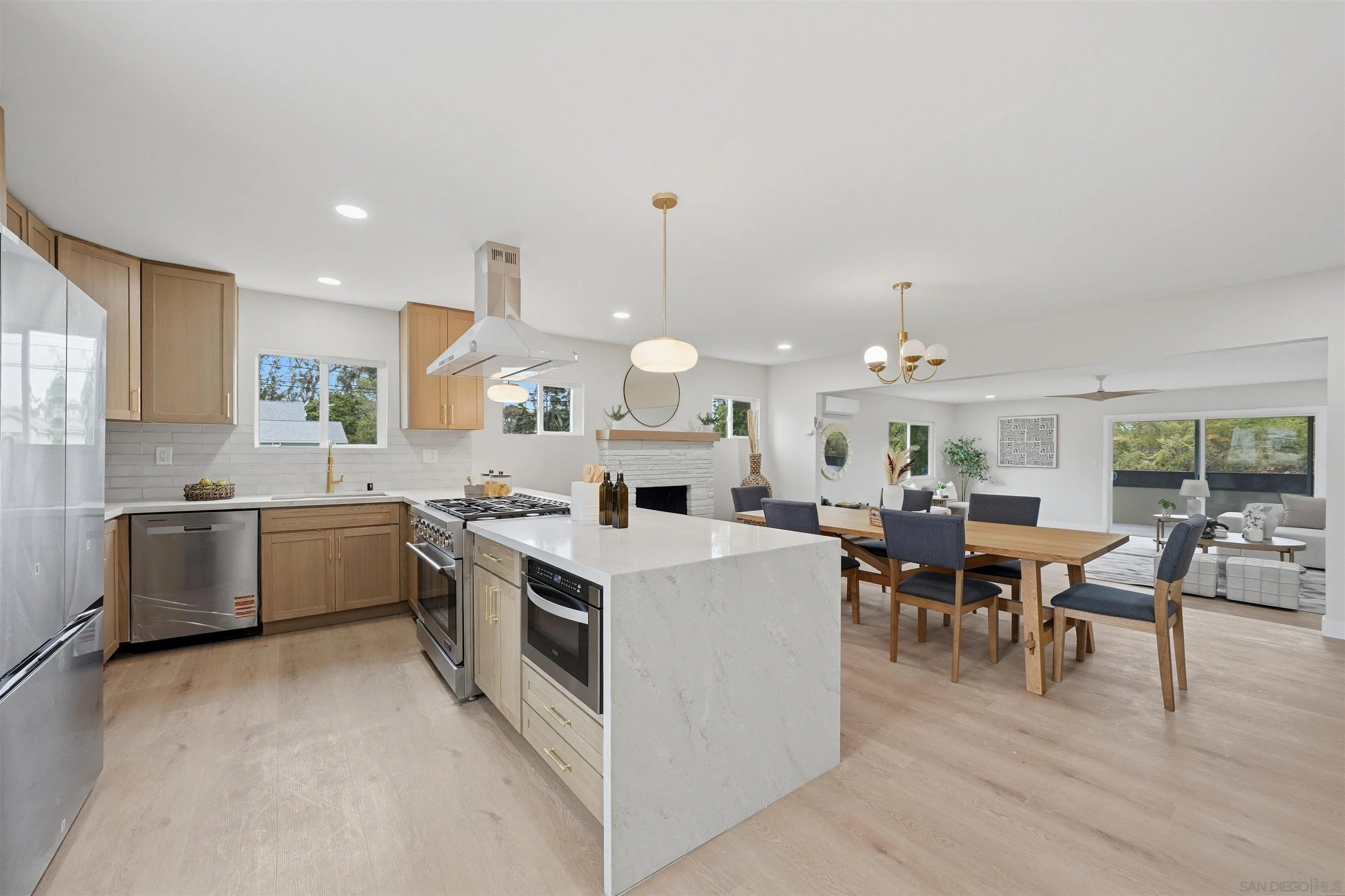 https://cdn.realtyfeed.com/cdn/127/260015593/d8da9966c0e302f5ed6657278b8054d3.webp