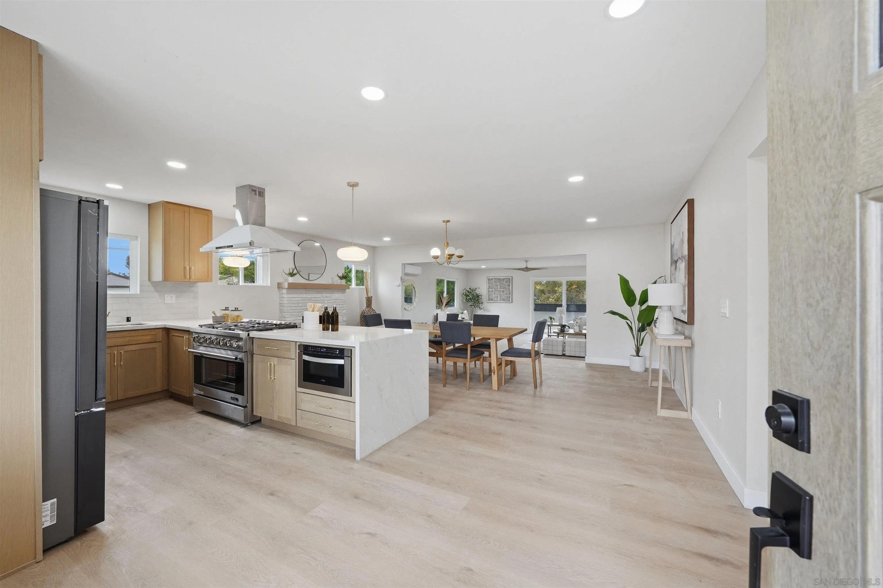 https://cdn.realtyfeed.com/cdn/127/260015593/df4e0025fe24c1493bad017db6329cb1.webp