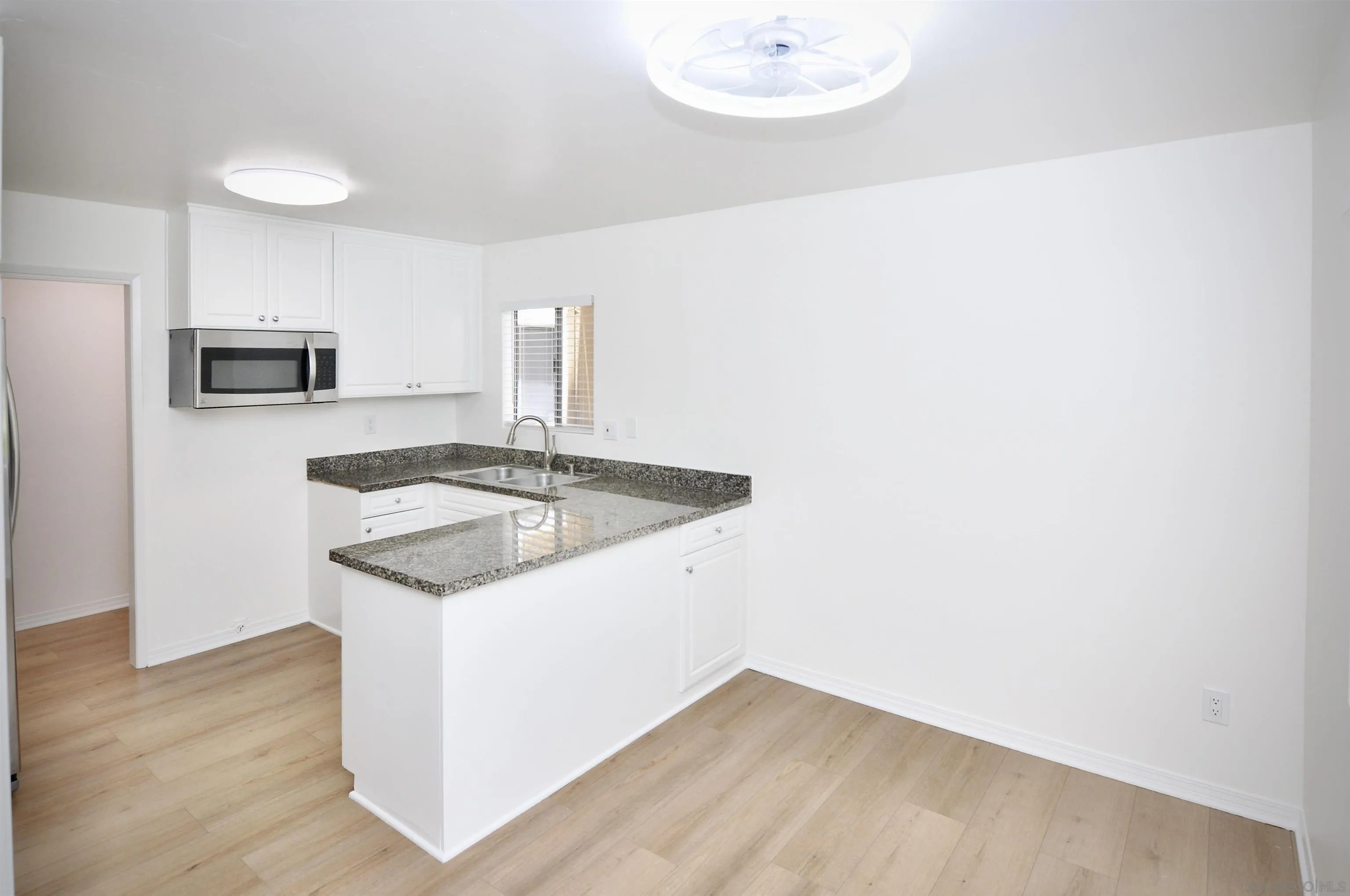 Photo #4: 260015595 Listing: Photo #4