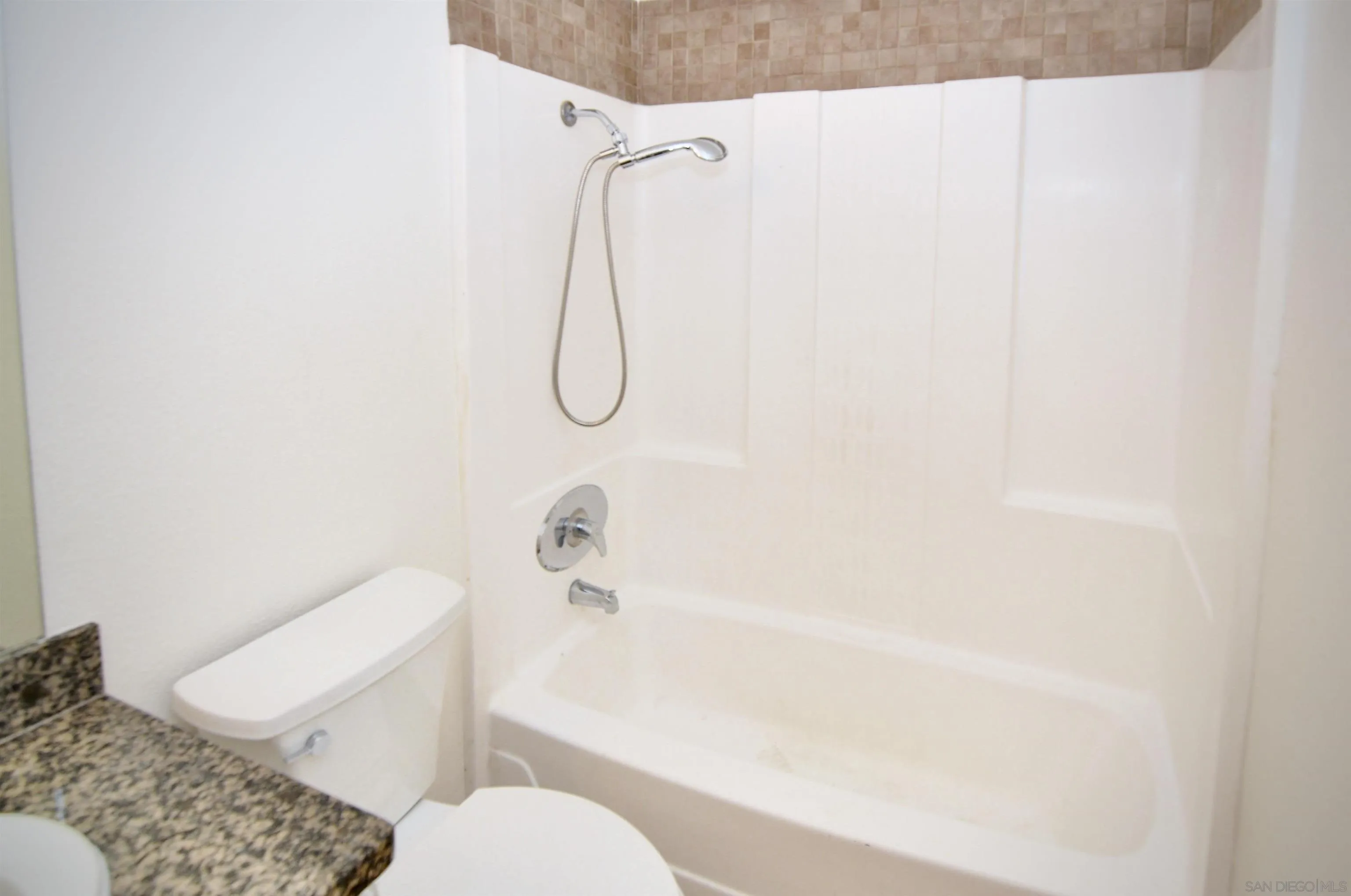 Photo #31: 260015595 Listing: Photo #31