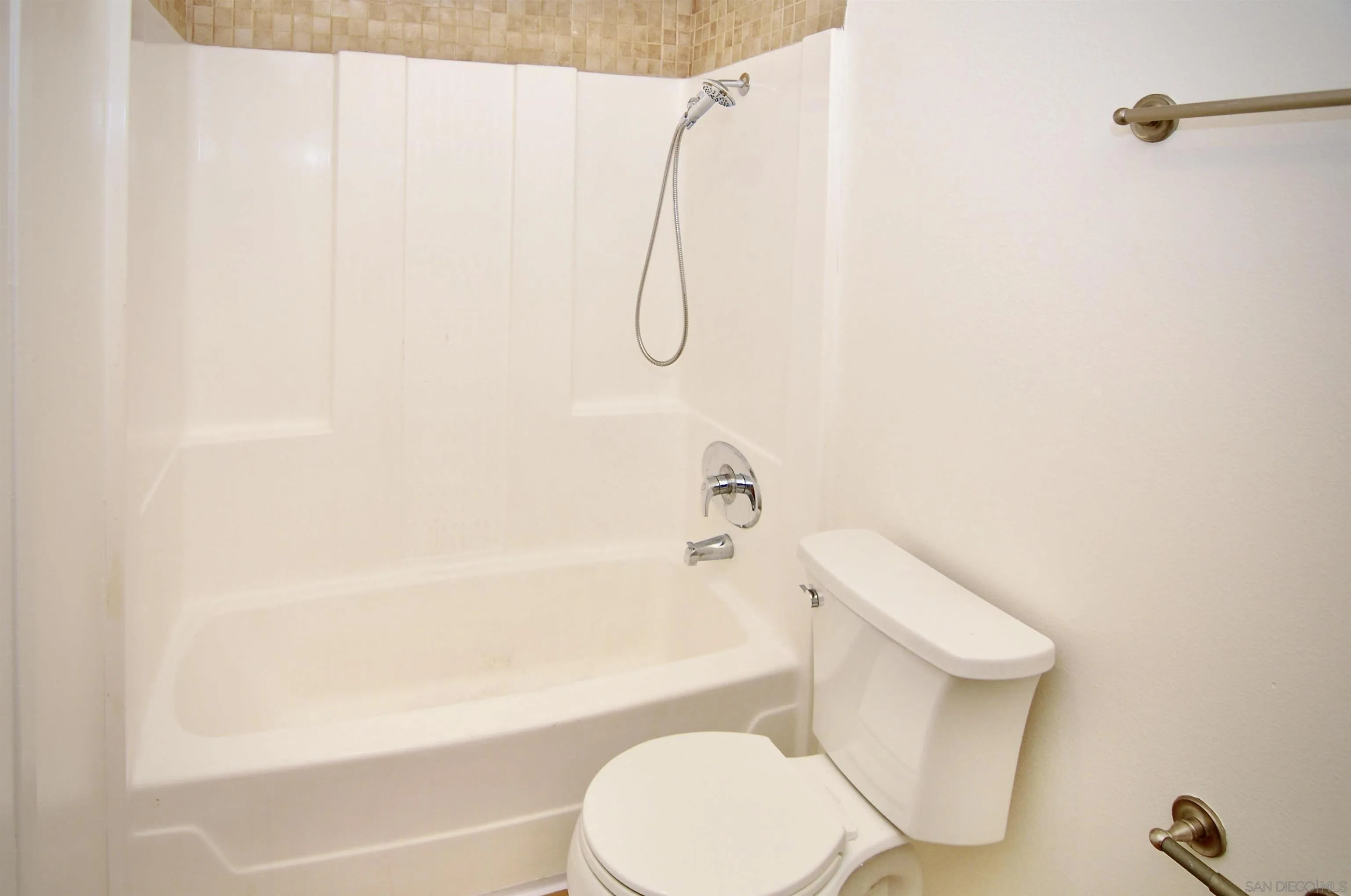 Photo #17: 260015595 Listing: Photo #17